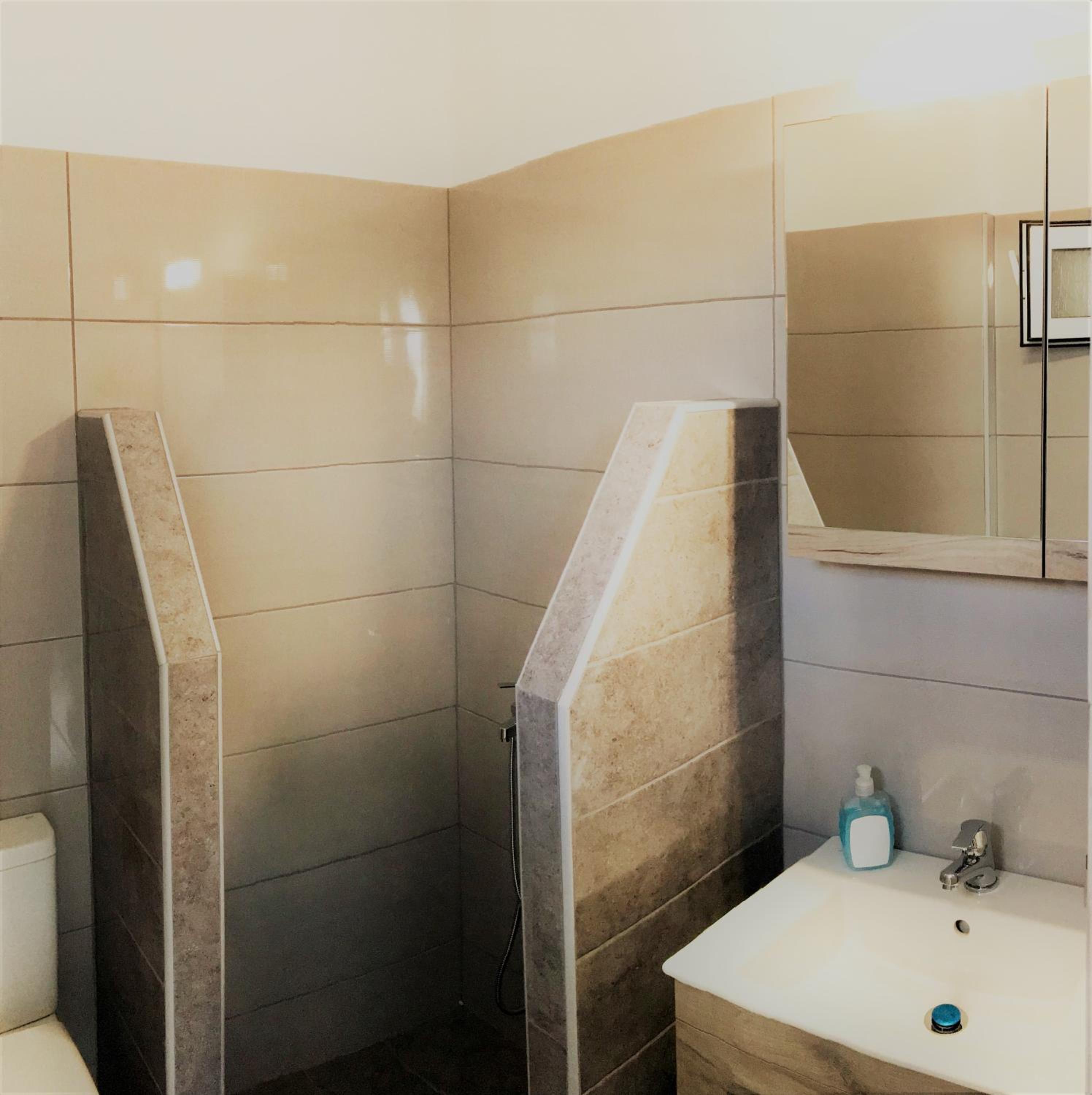 Double or Twin Room - Photo 7