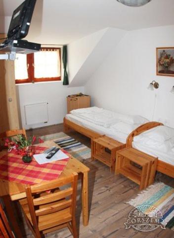 Double or Twin Room photo 3
