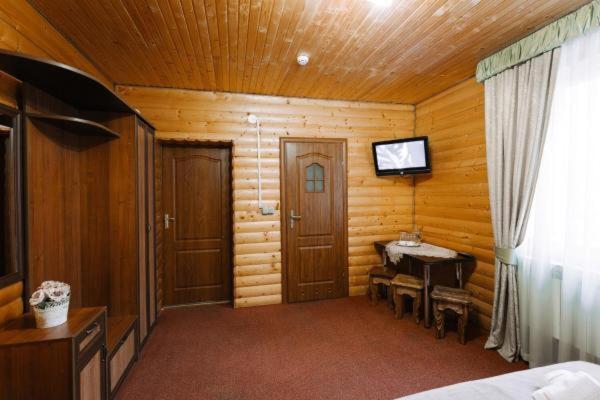 Standard Family Room photo 3