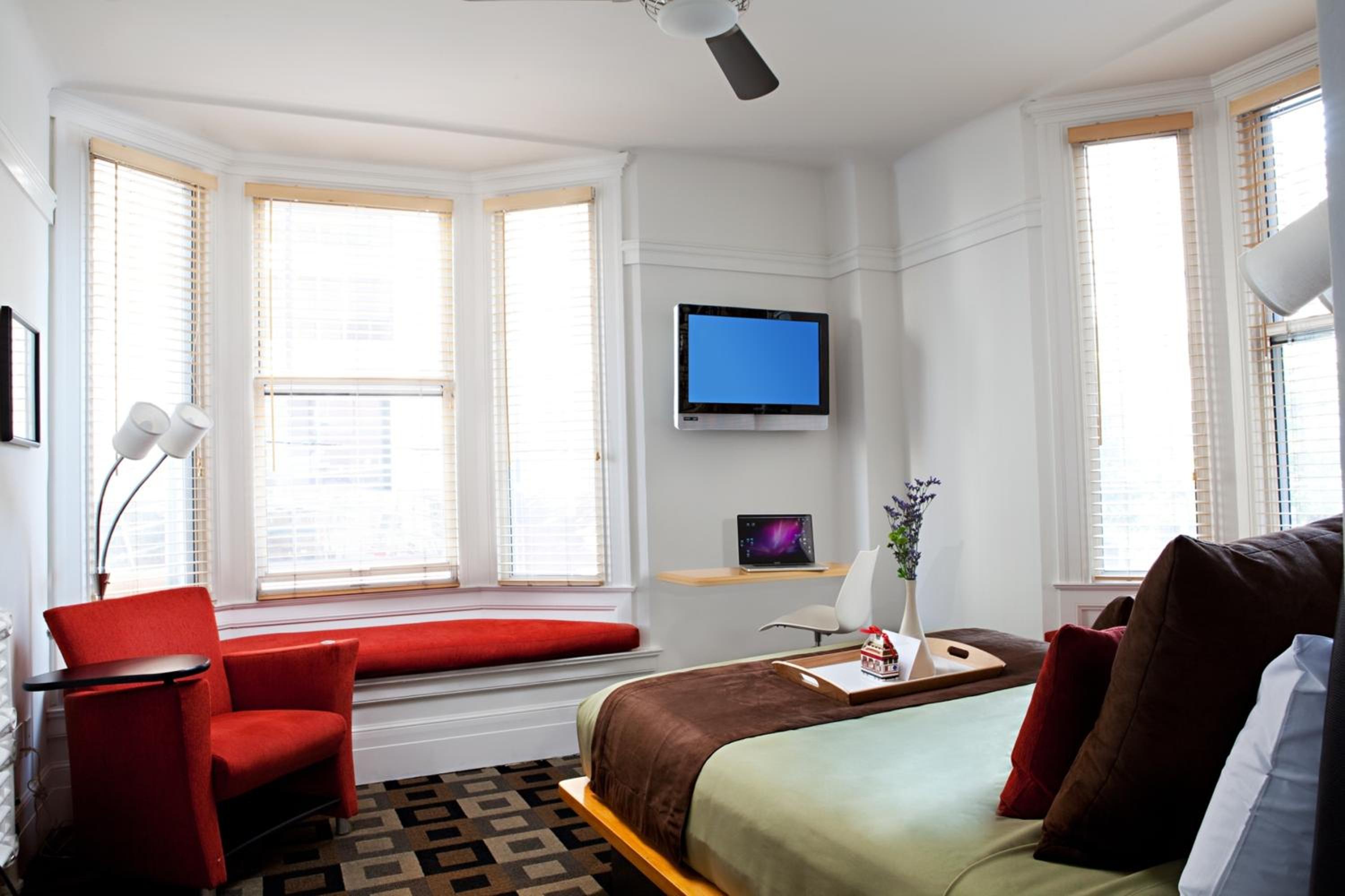 Deluxe Queen Room - Photo 1
