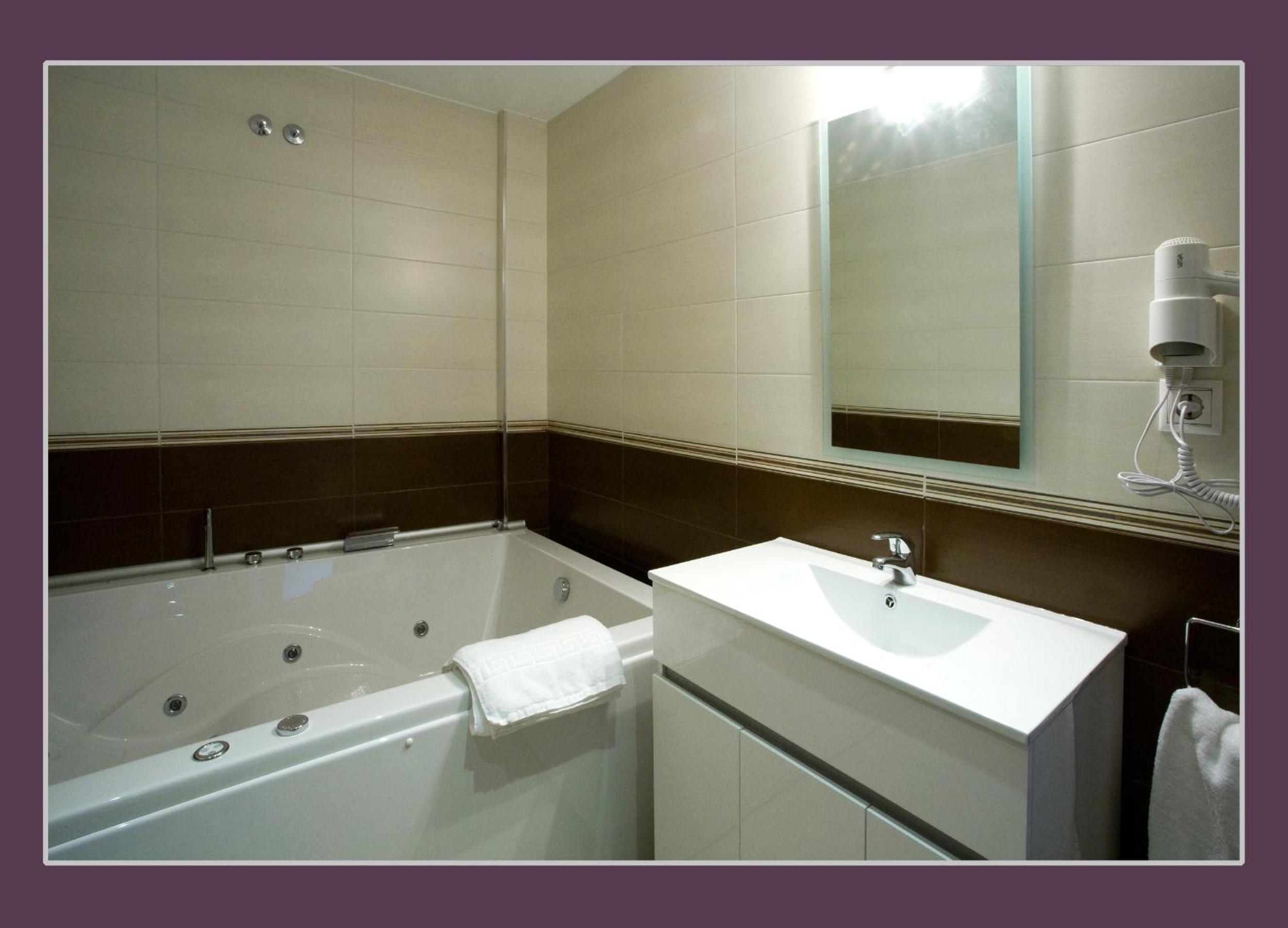 Superior One-Bedroom Apartment - Photo 14