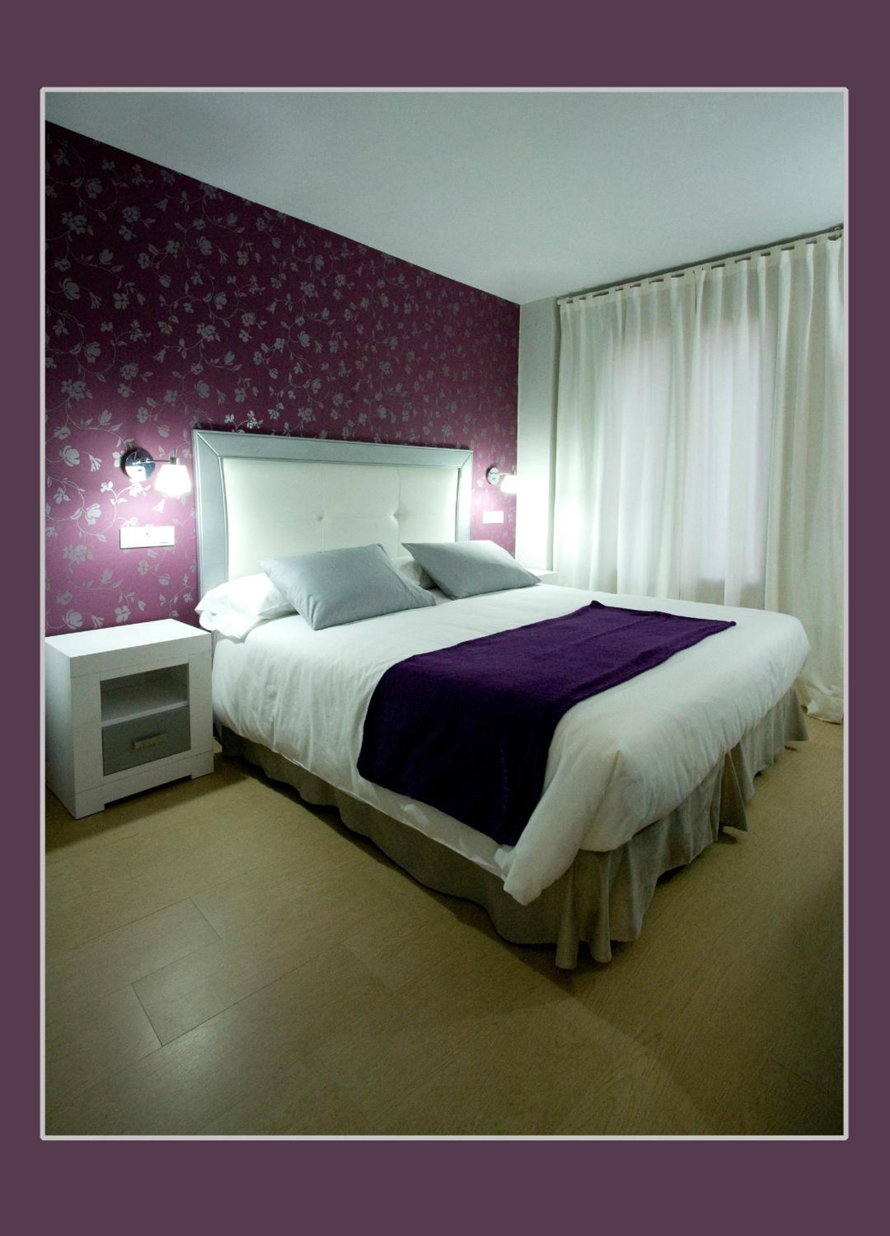 Superior One-Bedroom Apartment - Photo 10