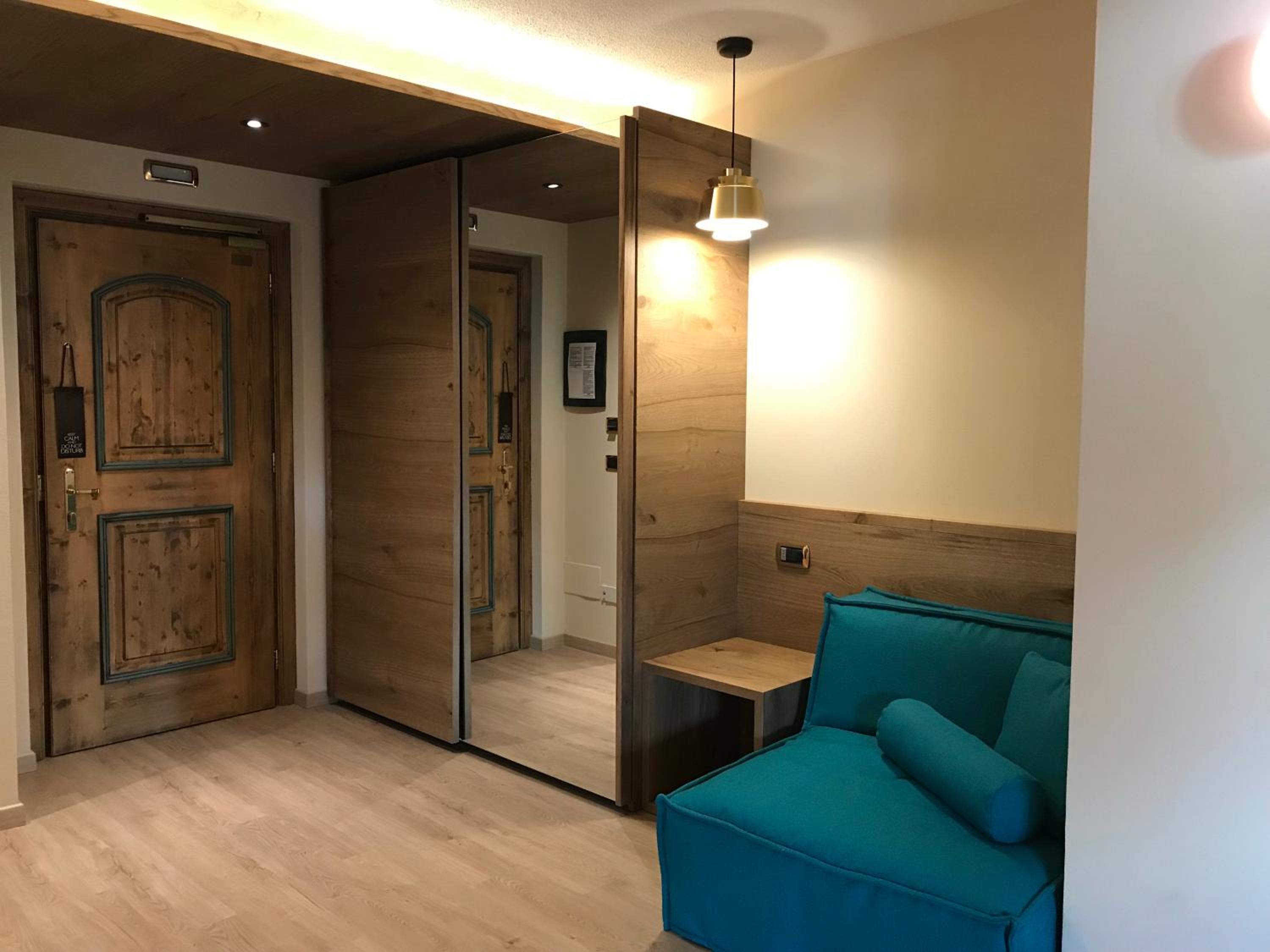 Deluxe Junior Suite - Photo 2