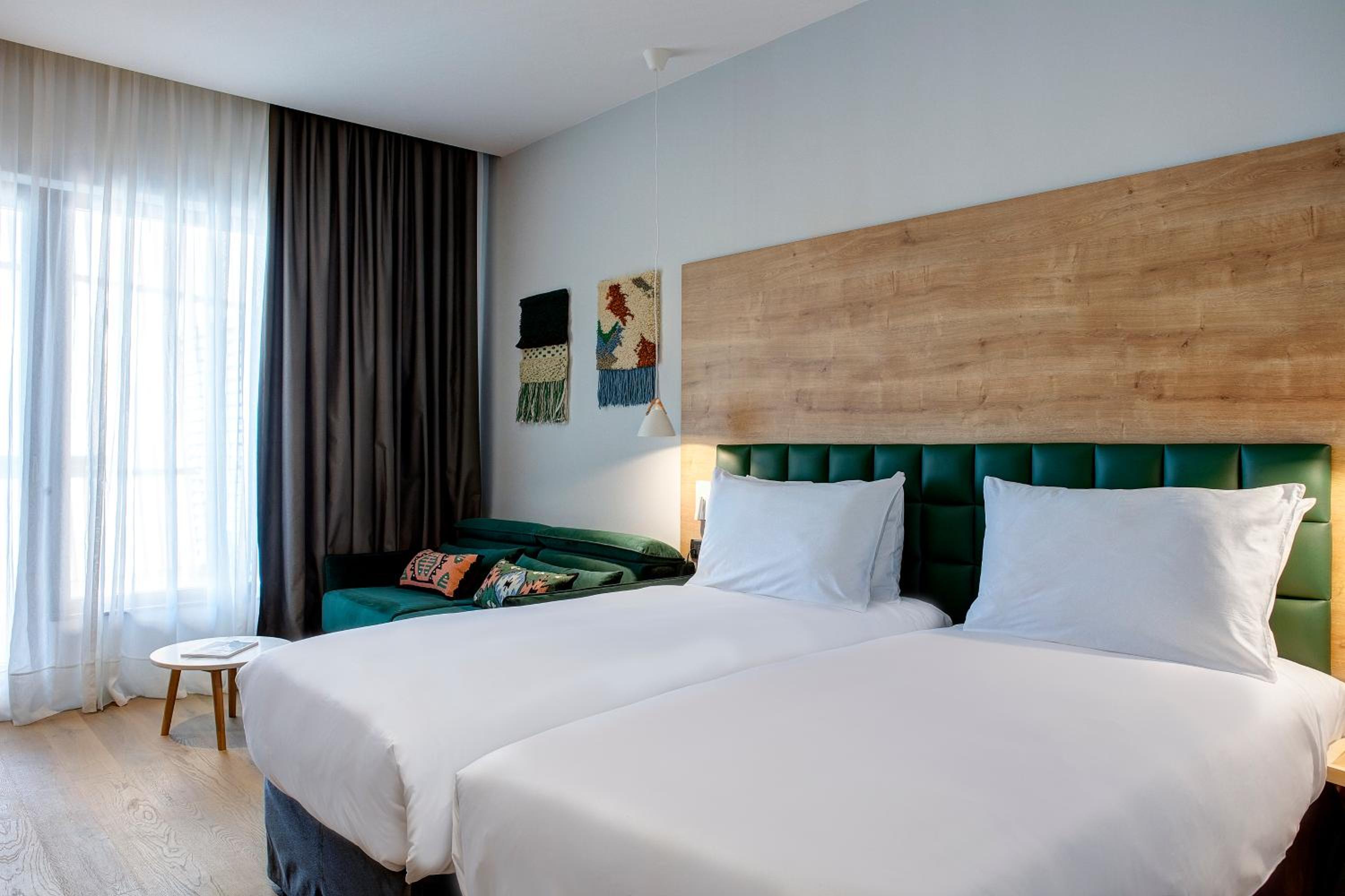 Deluxe Twin Room with Balcony and Mountain View