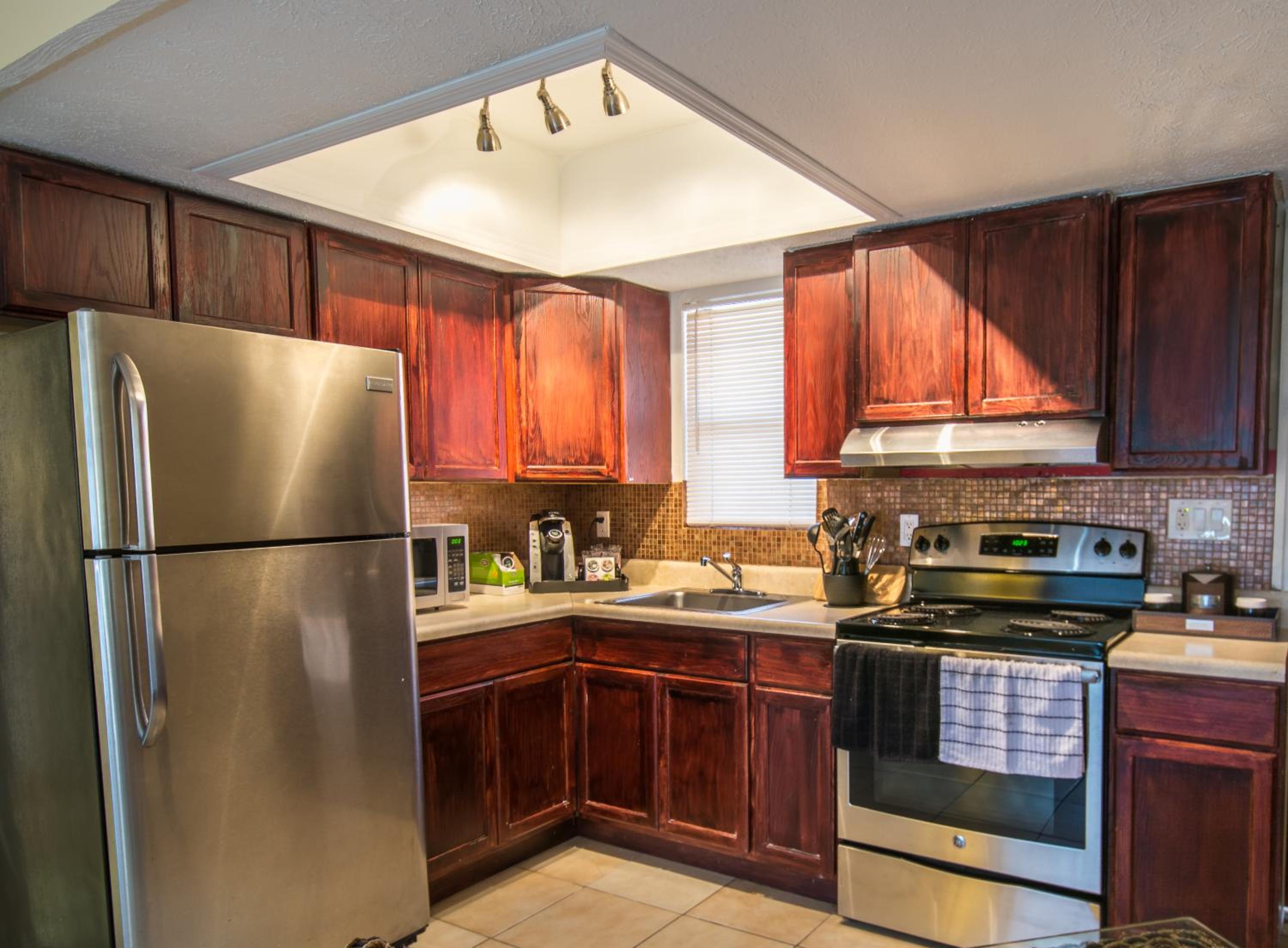Two Bedroom Suite with Kitchen - Photo 4
