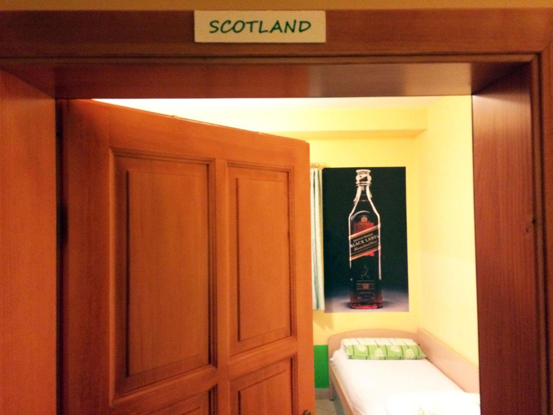 Double or Twin Room with Private Bathroom - Photo 8