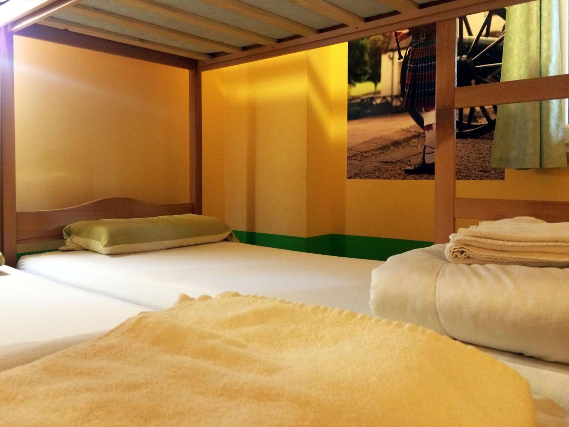 Double or Twin Room with Private Bathroom - Photo 2