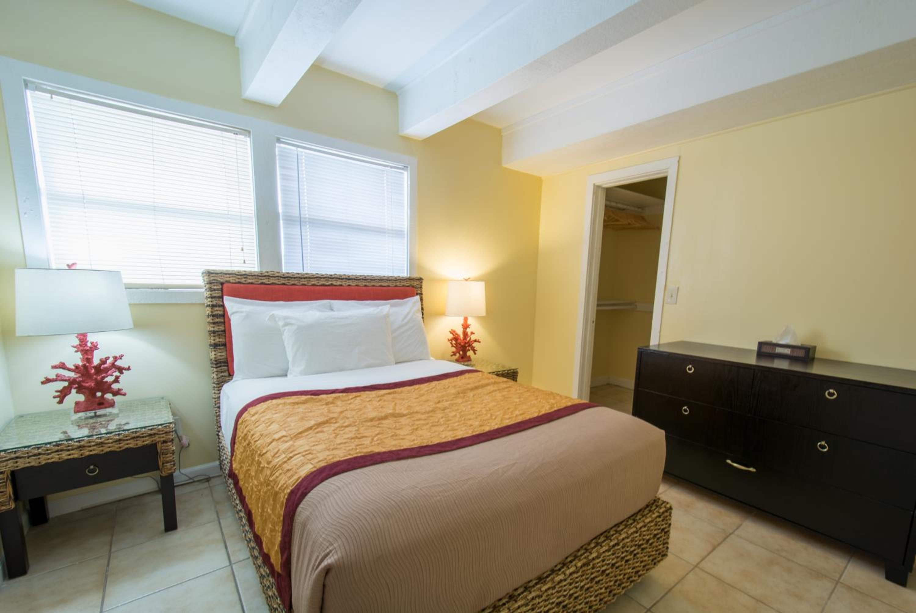 Two Bedroom Suite with Kitchen - Photo 5