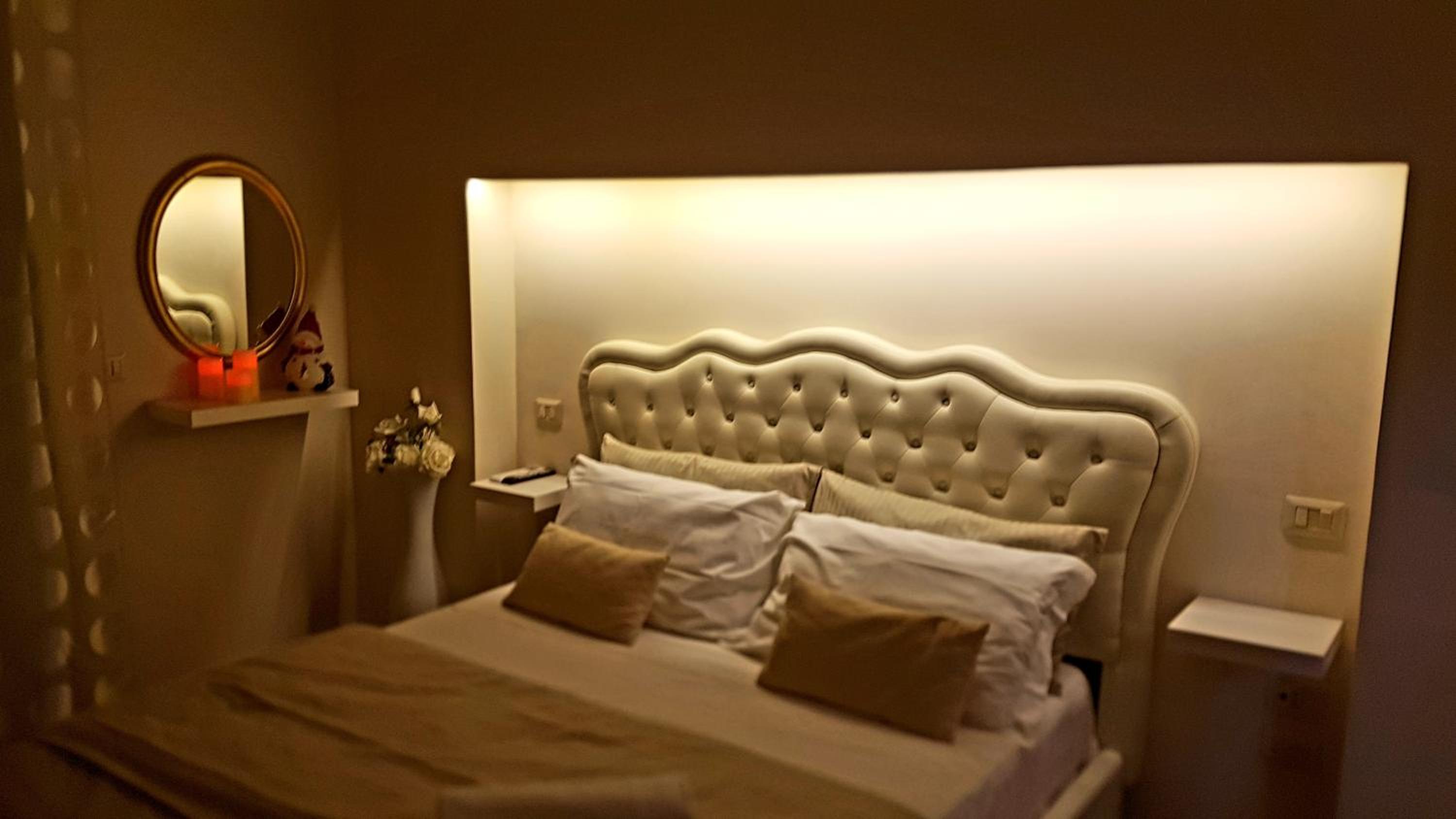 Queen Room with Garden View - Photo 4