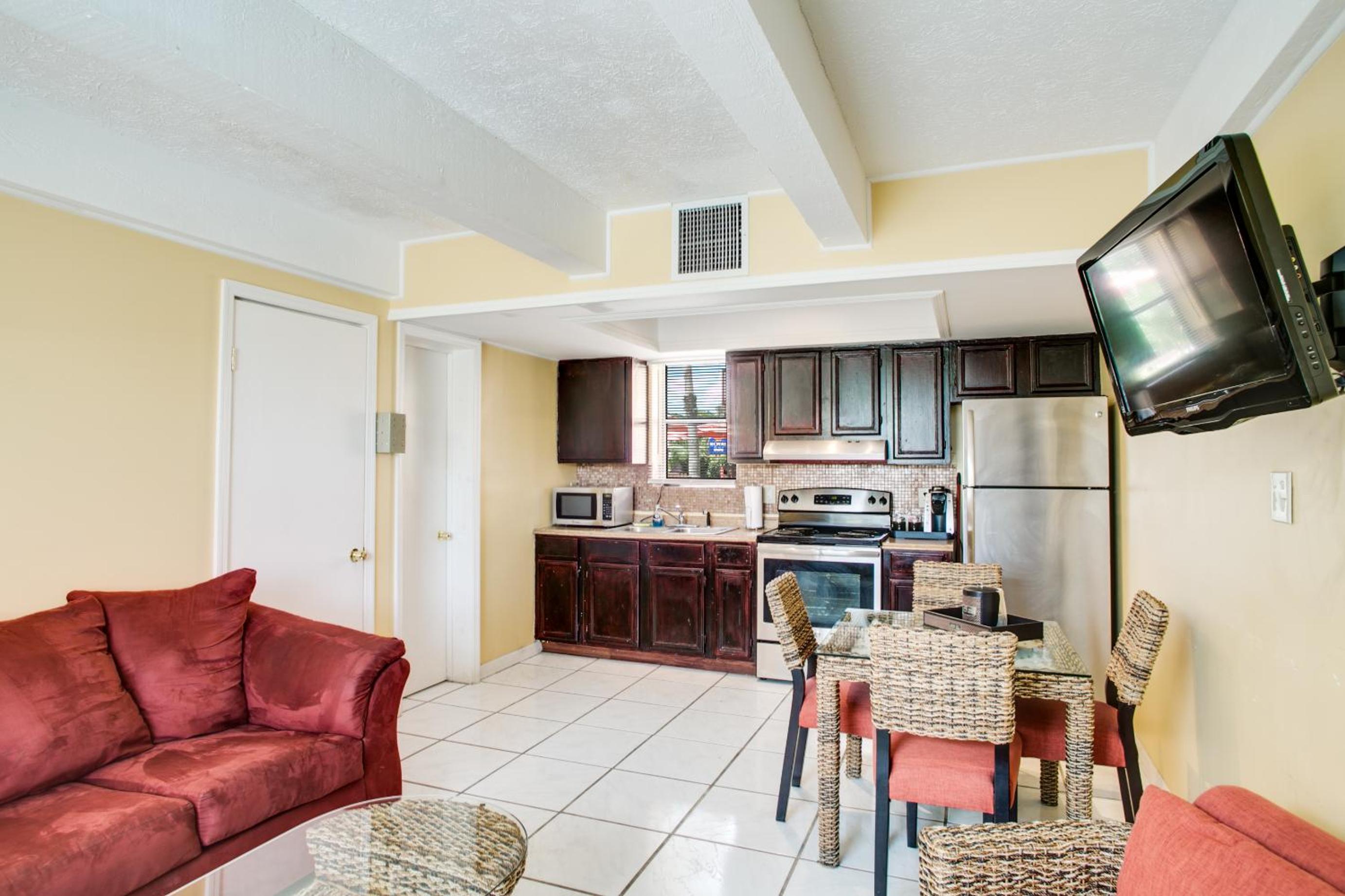 Two Bedroom Suite with Kitchen - Photo 8
