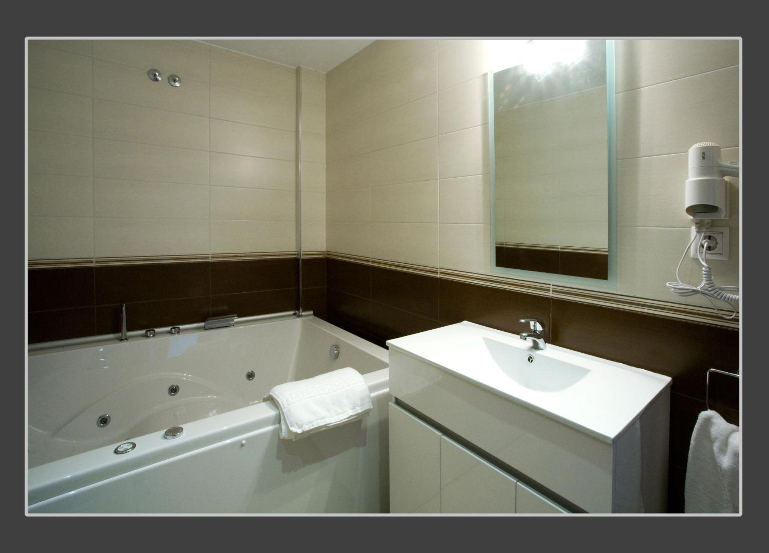Superior One-Bedroom Apartment - Photo 30