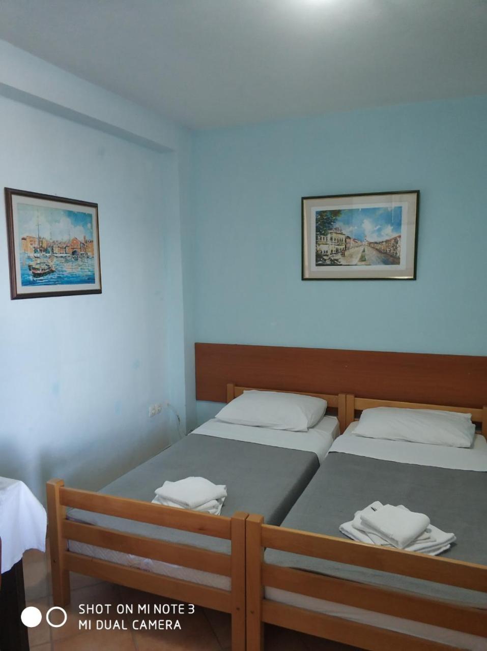 Triple Room with Balcony - Photo 14