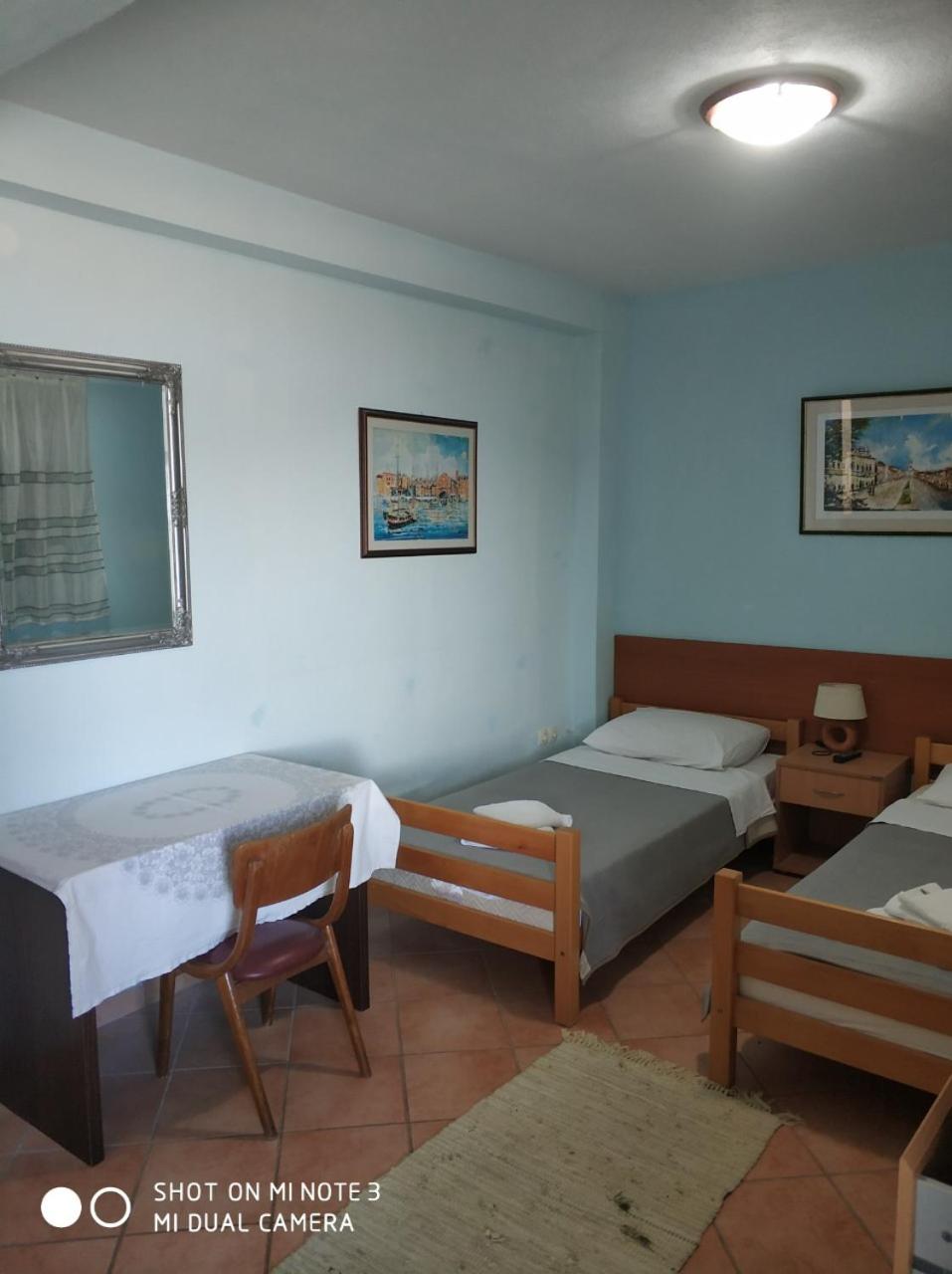 Triple Room with Balcony - Photo 9