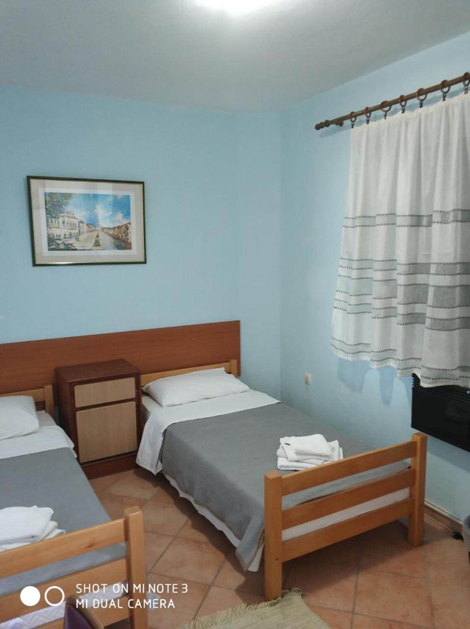 Triple Room with Balcony - Photo 10