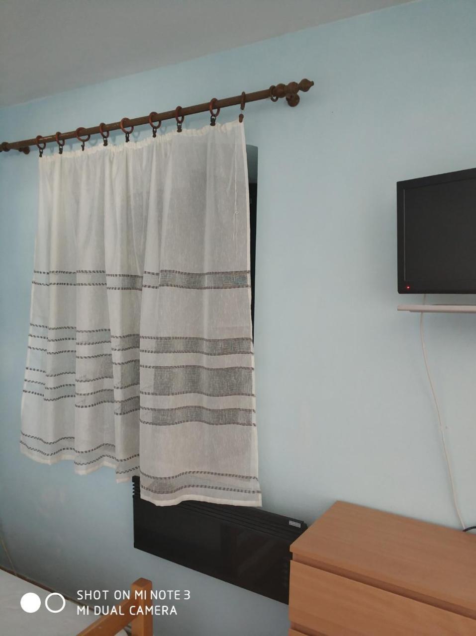 Triple Room with Balcony - Photo 12