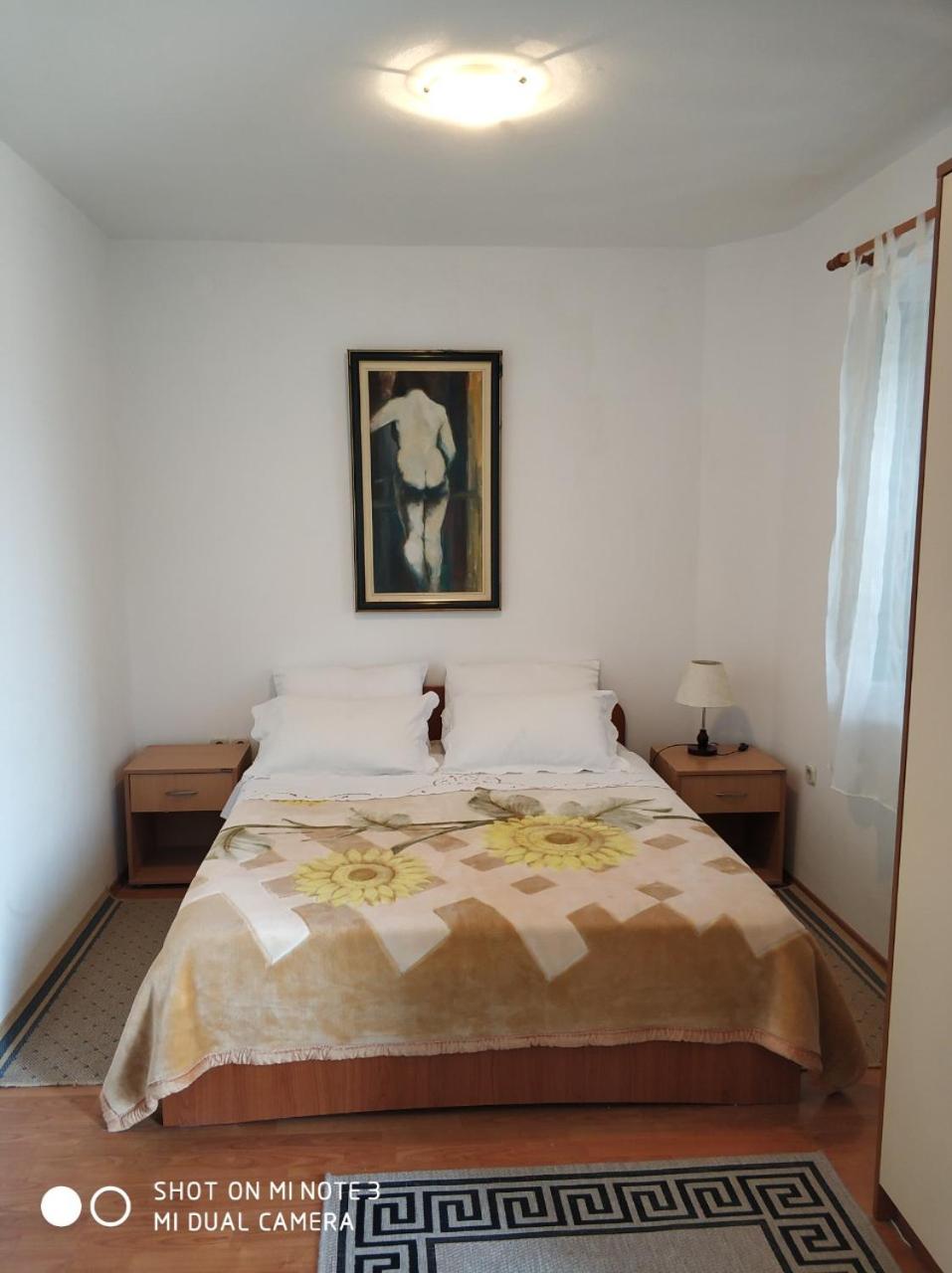 Apartment with Balcony - Photo 5