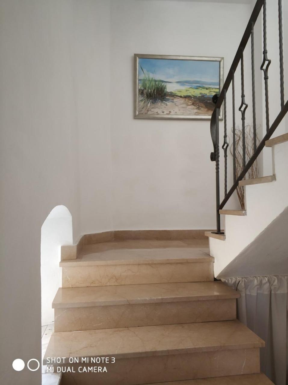 Apartment with Balcony - Photo 6