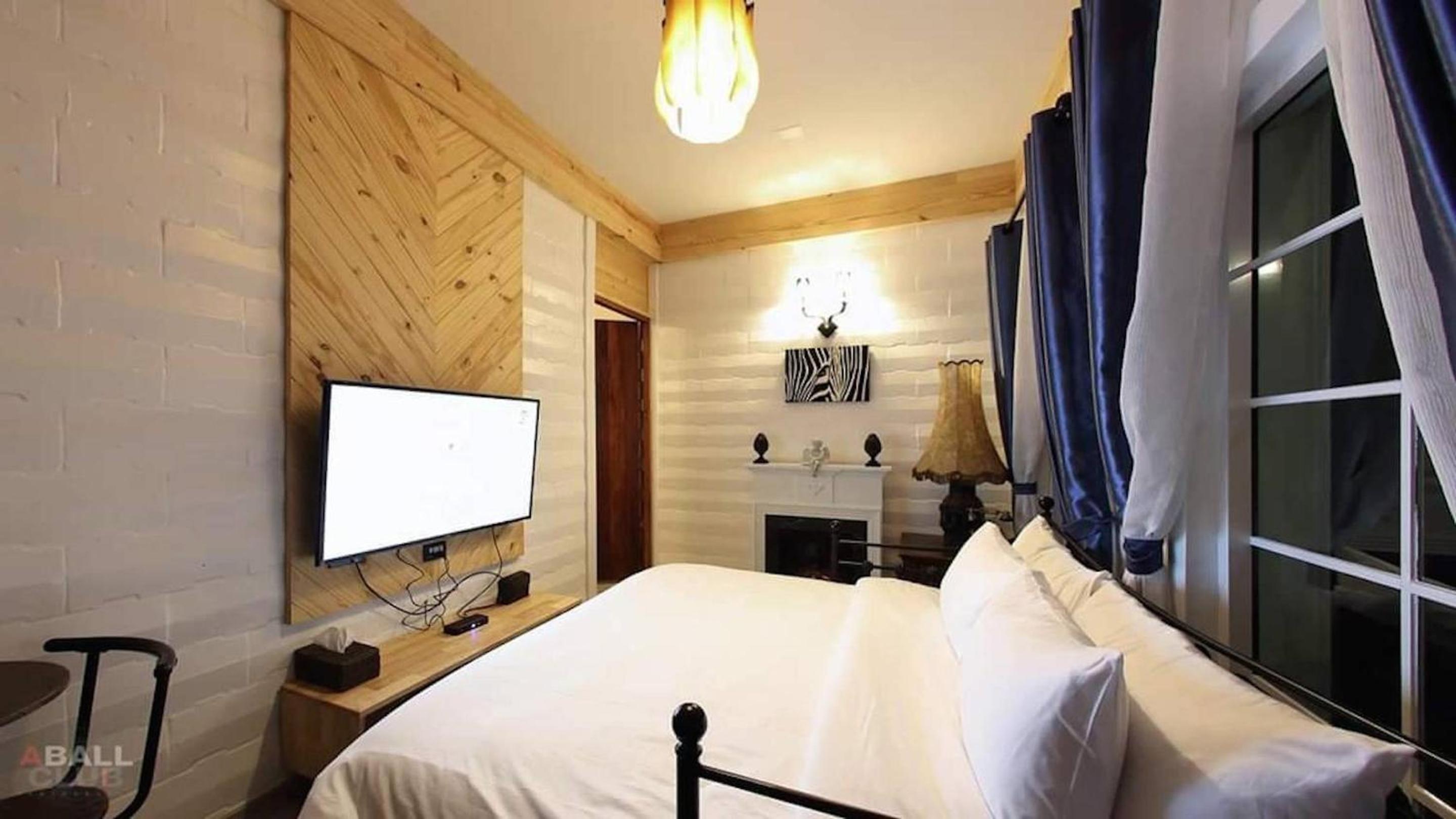 Suite with Lake View - Photo 7