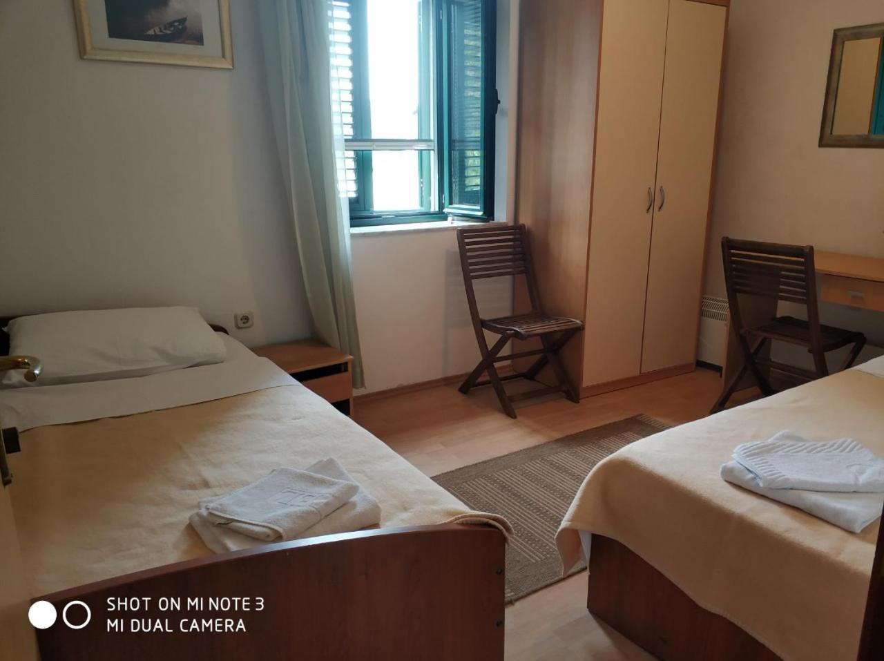 Classic Twin Room - Photo 4