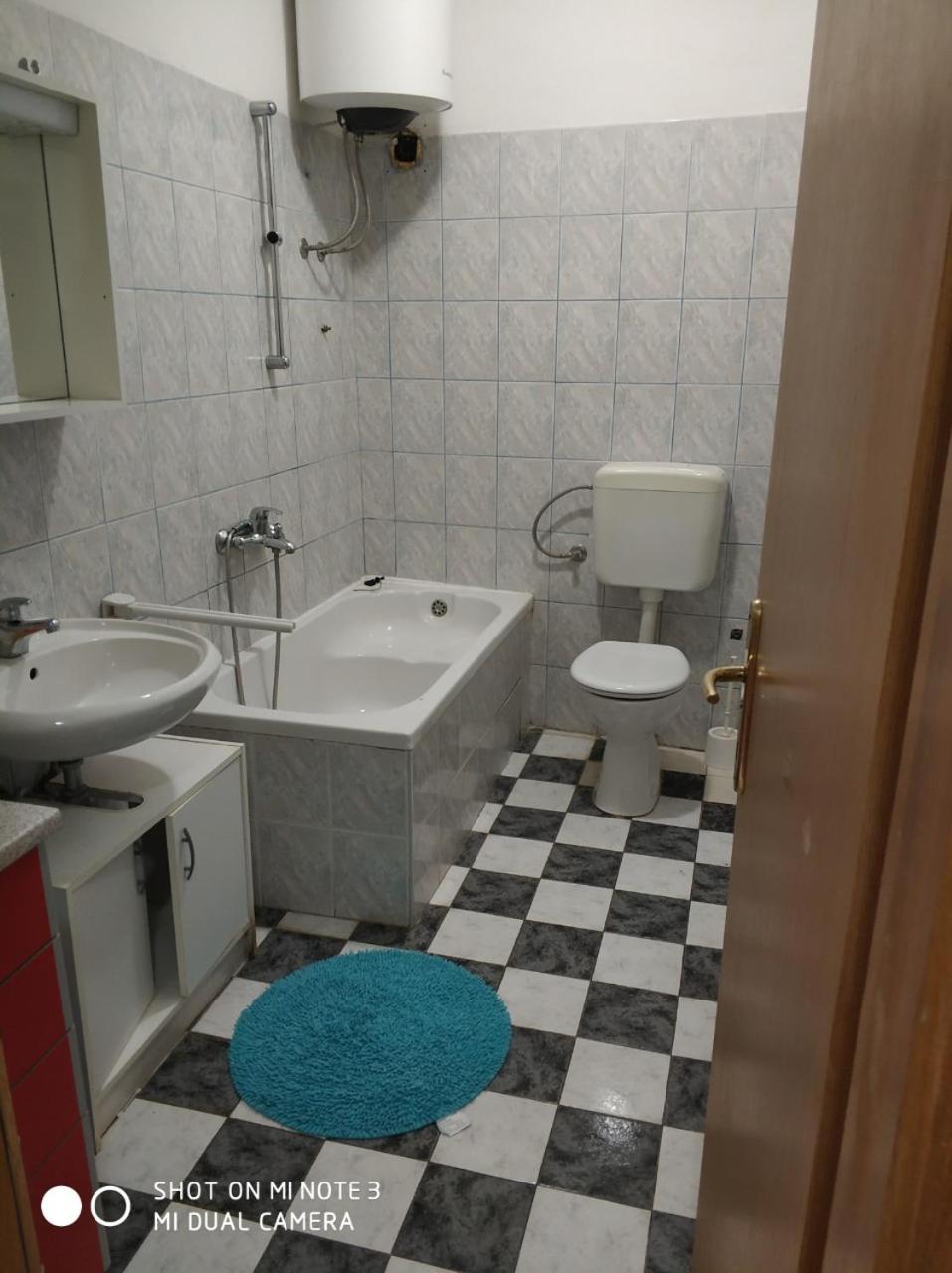Triple Room with Balcony - Photo 13