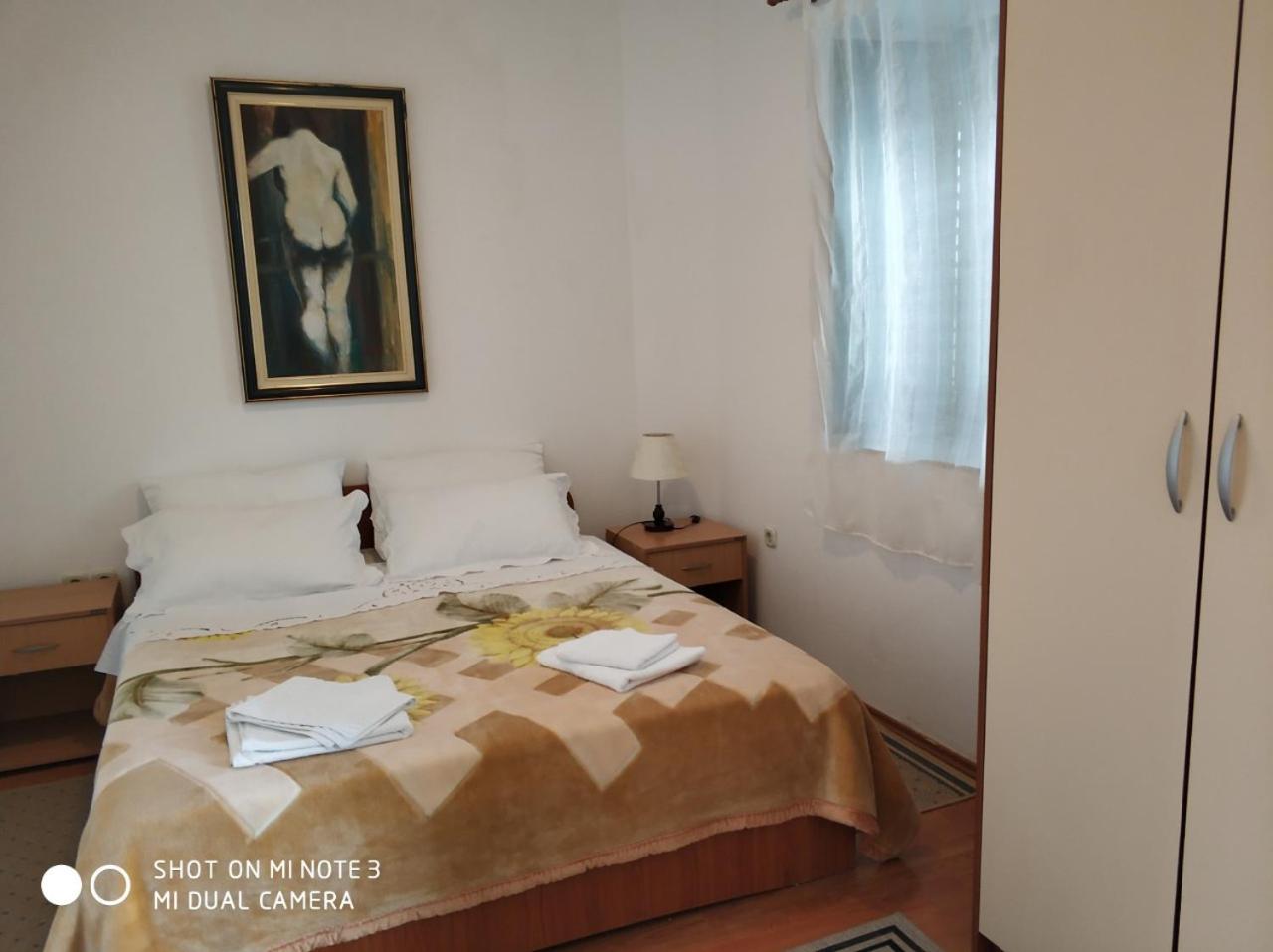 Apartment with Balcony - Photo 4