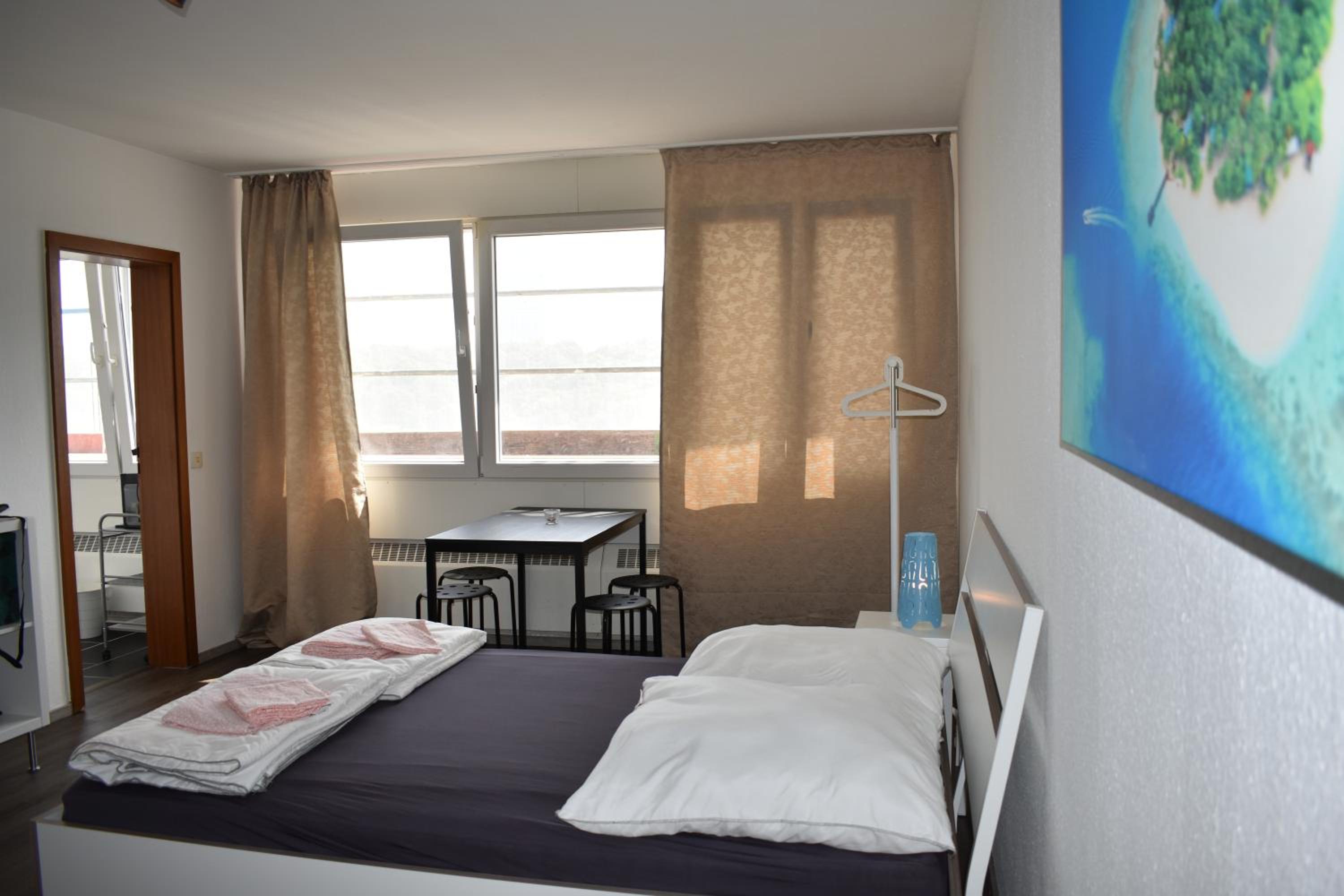 One-Bedroom Apartment - Photo 4