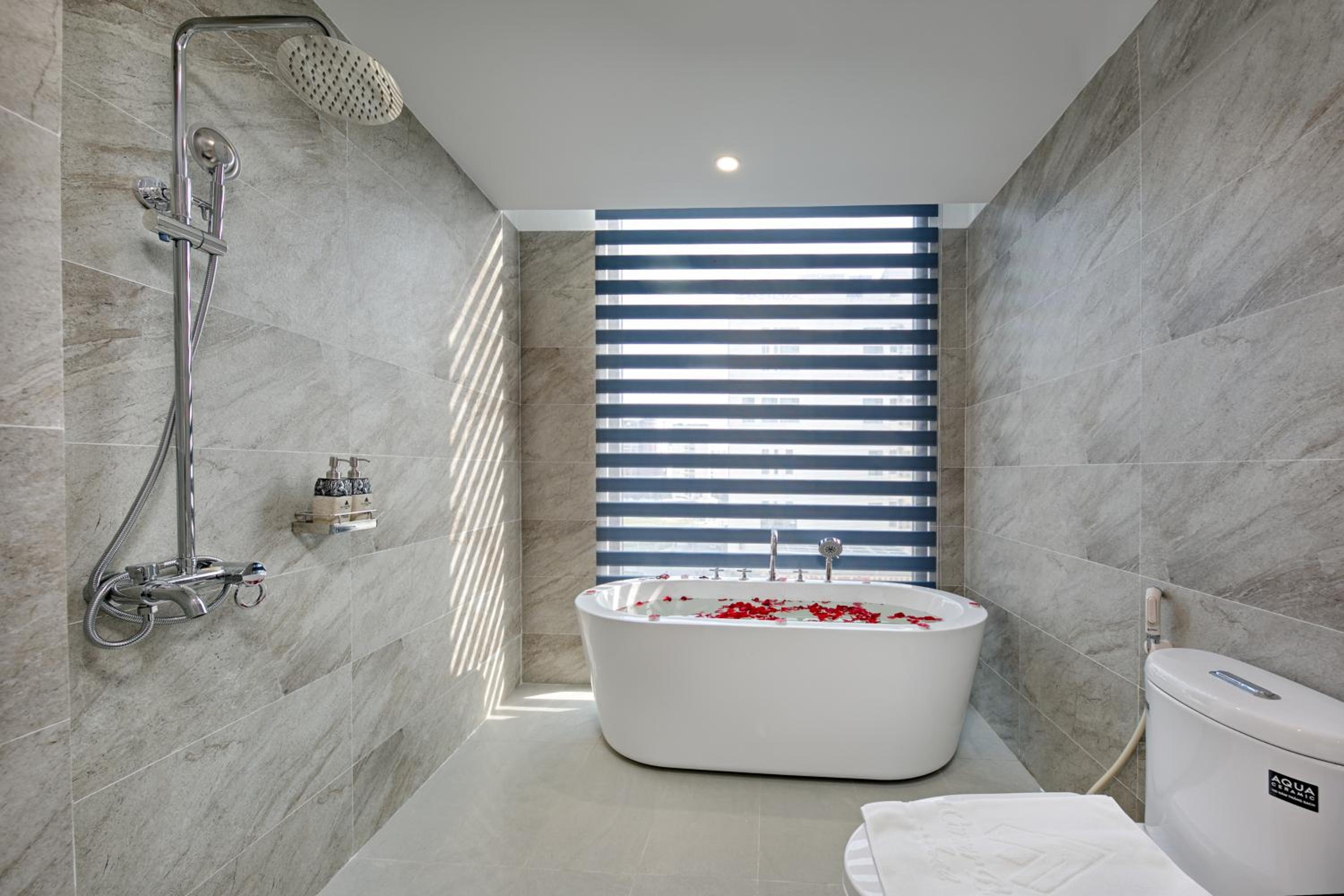Suite Double Or Twin With Partial Sea View With Bath Tub - Photo 3