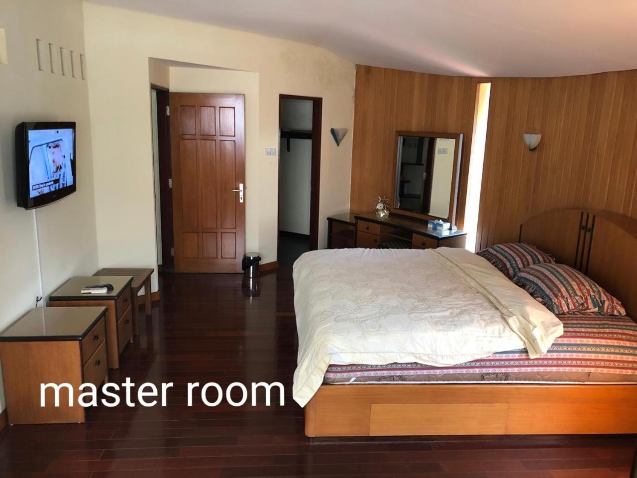 Three-Bedroom Villa - Photo 14