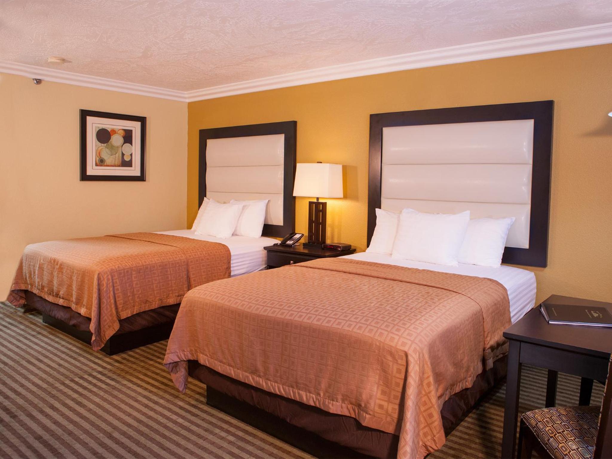 Queen Room with 2 Queen Beds - Non-Smoking - Photo 1
