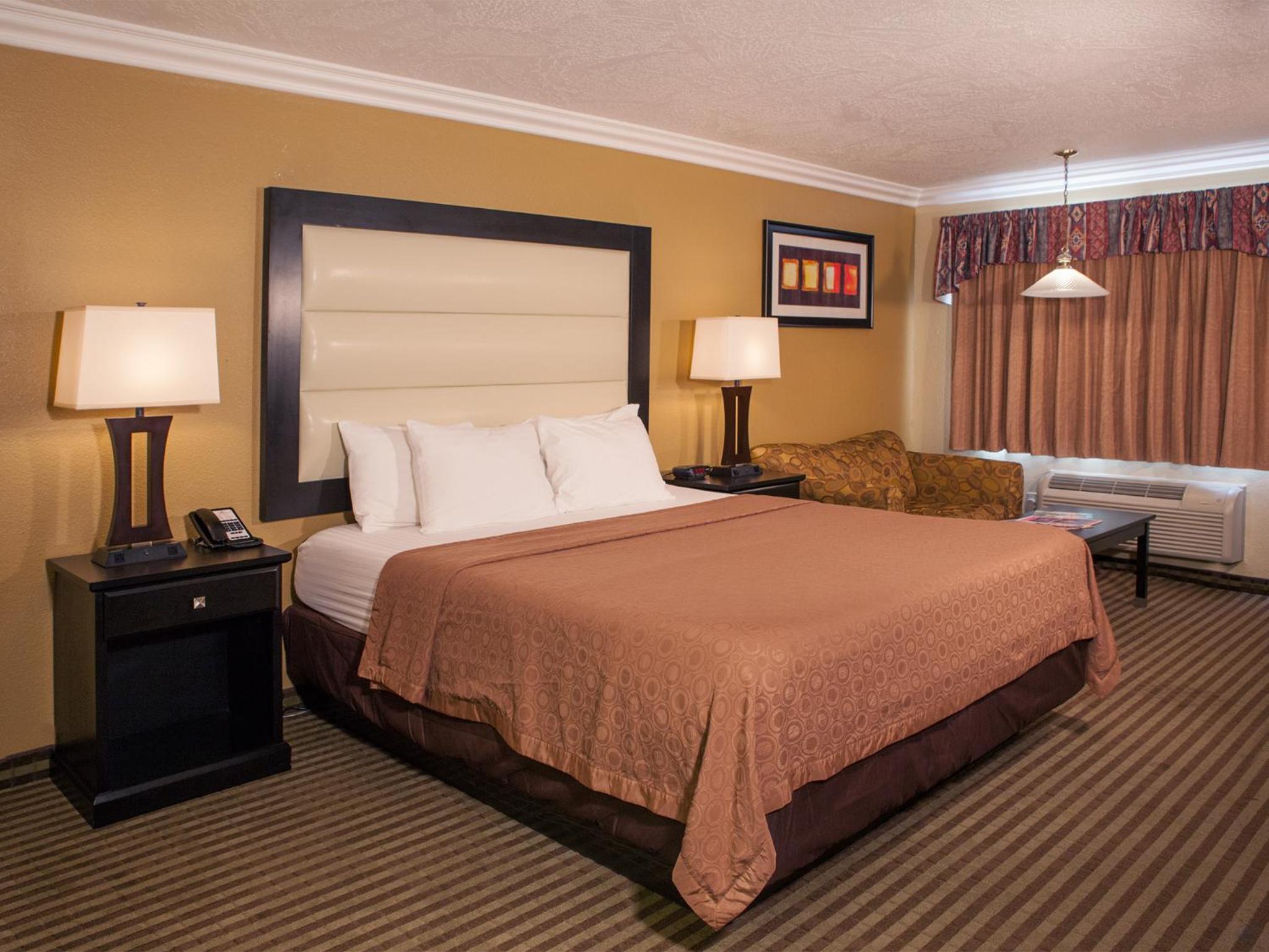 King Room - Non-Smoking - Photo 1