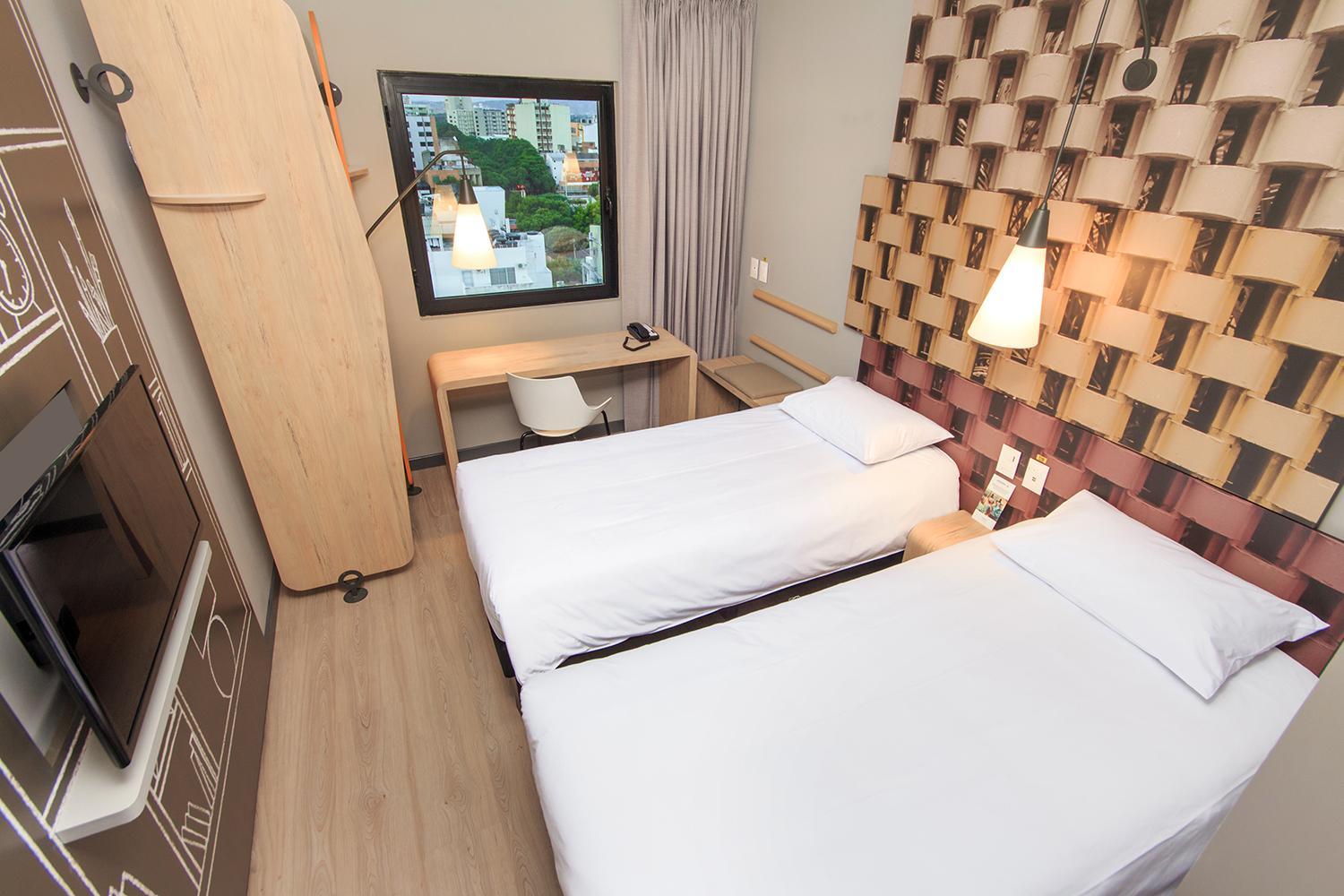 Standard Twin Room - Photo 4