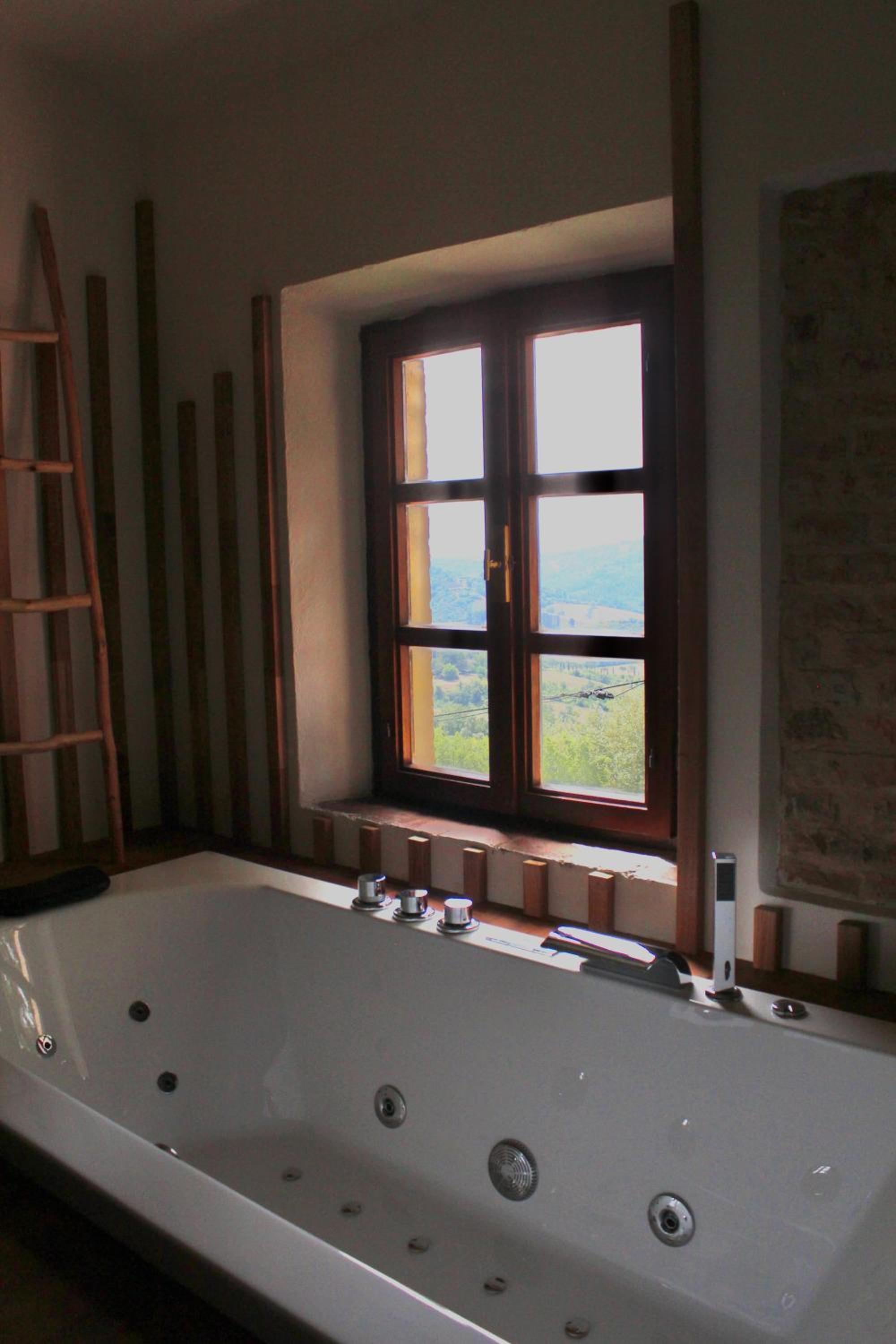 Deluxe Suite with Spa Bath photo 1