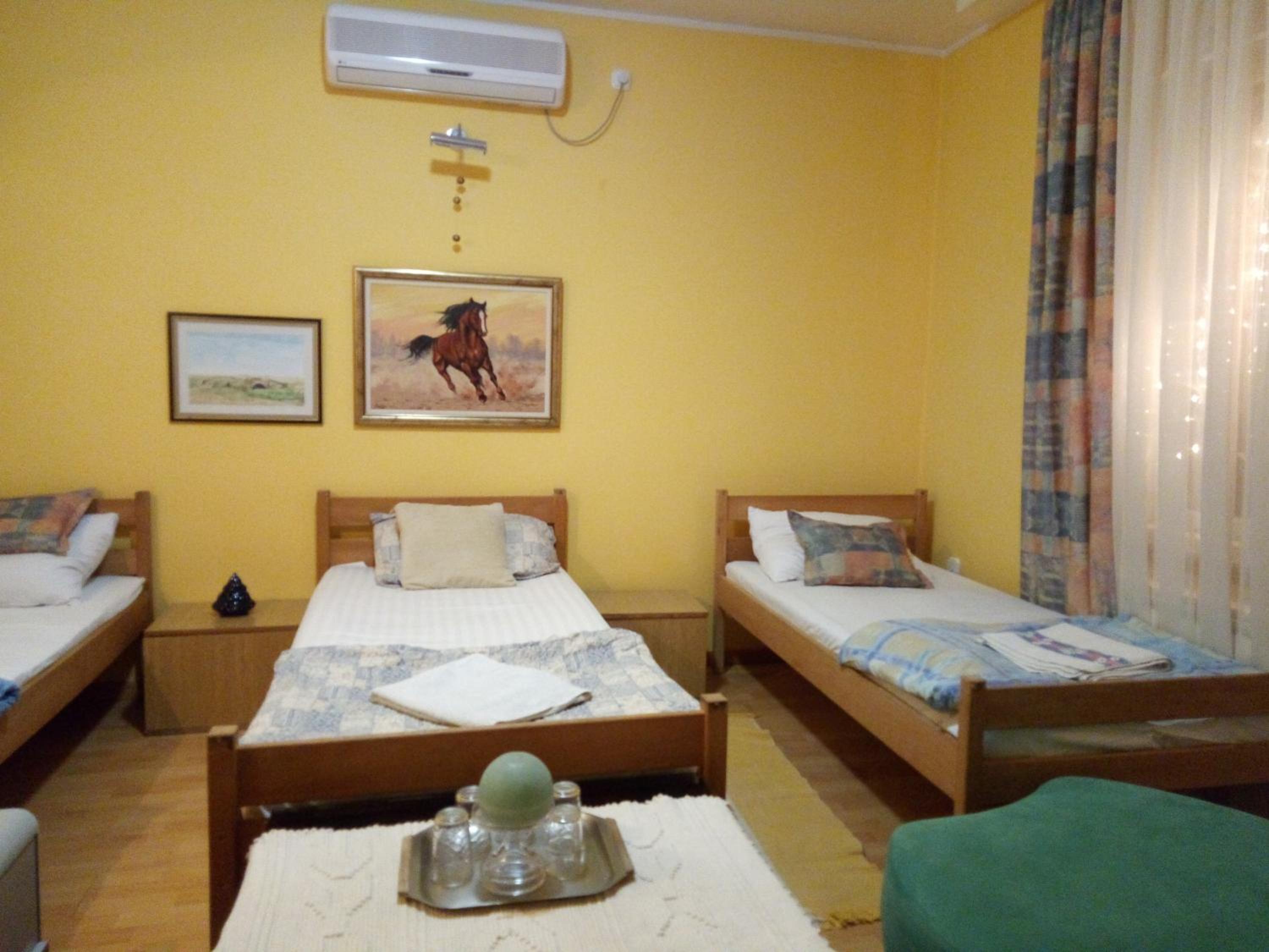 Quadruple Room with Private External Bathroom photo 1