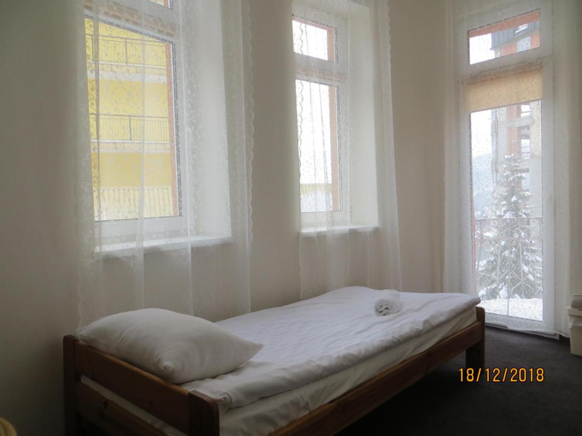 Standard Double Room with Shared Bathroom photo 1