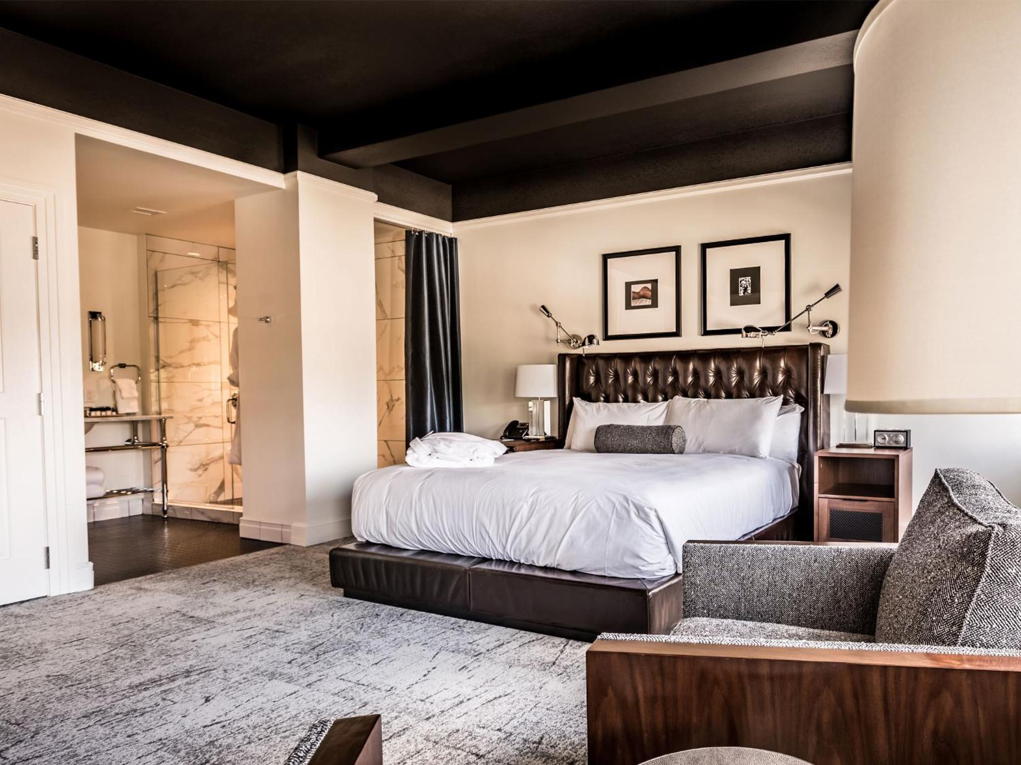 Deluxe King Room photo 2