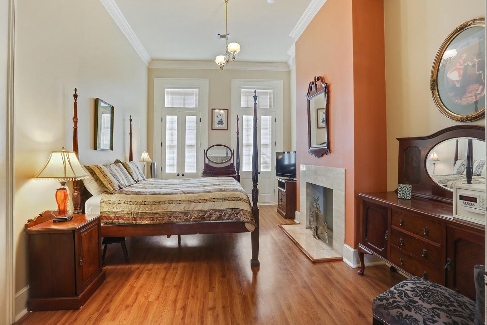 Grand King Suite