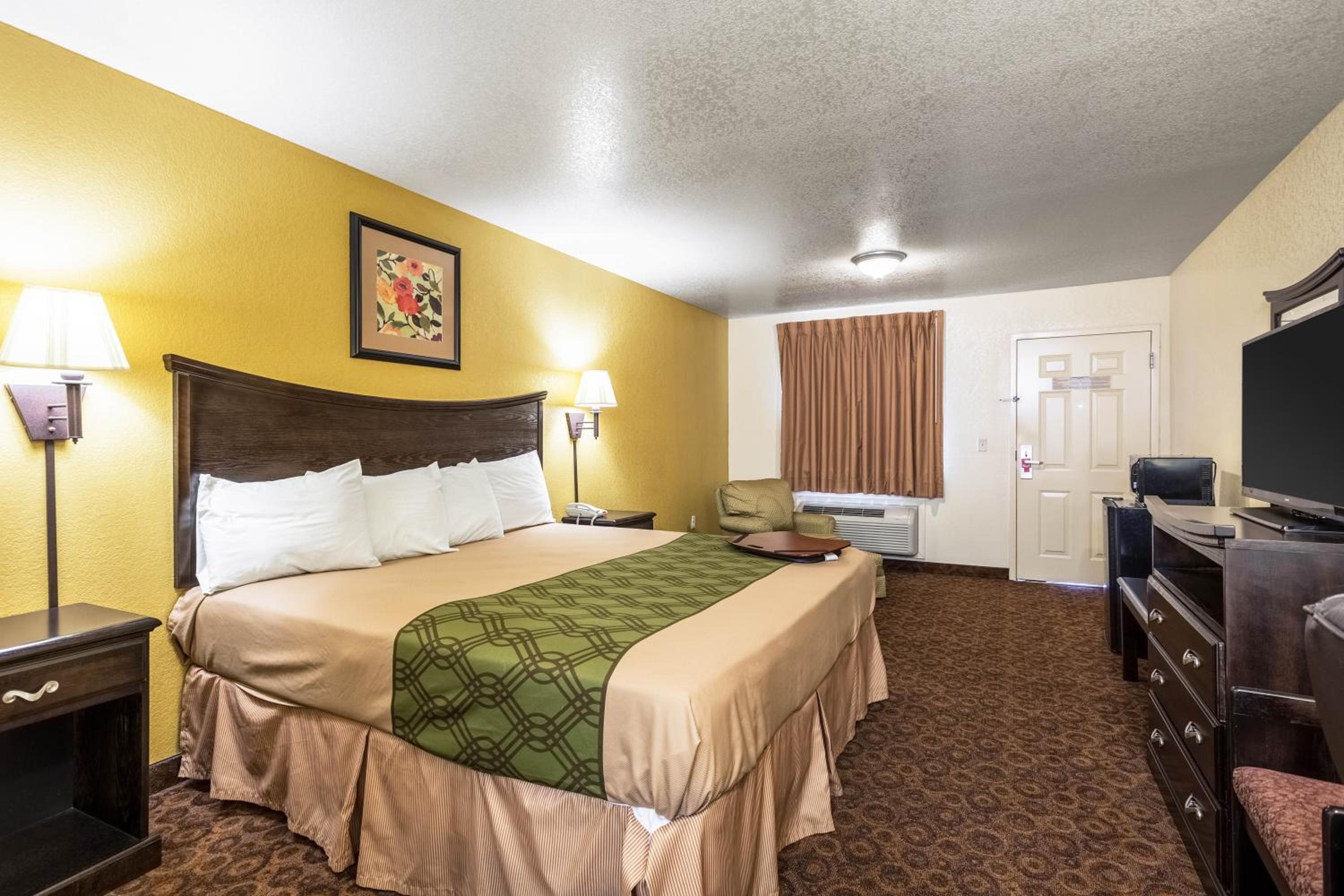 King Room - Non-Smoking - Photo 7
