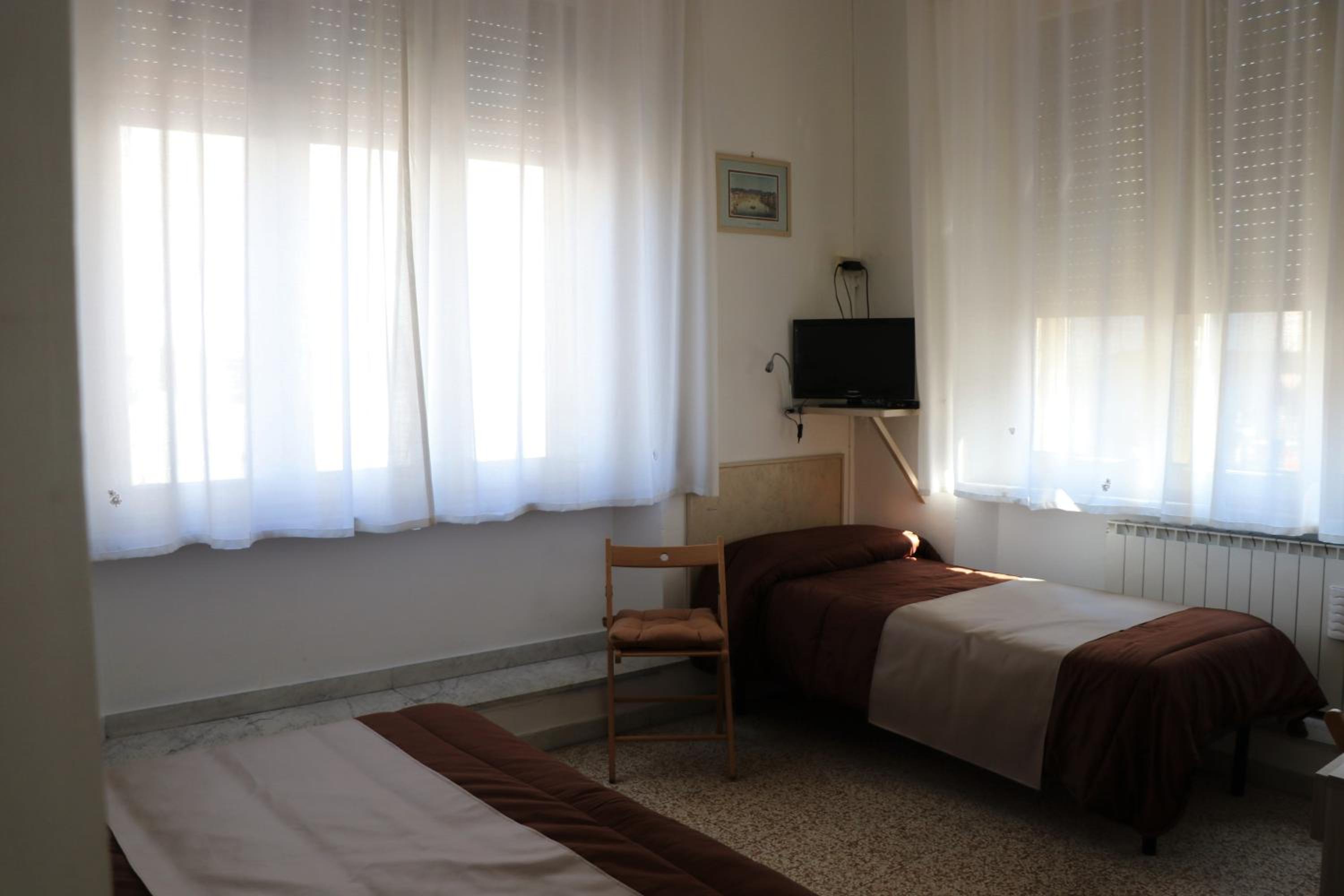 Economy Triple Room