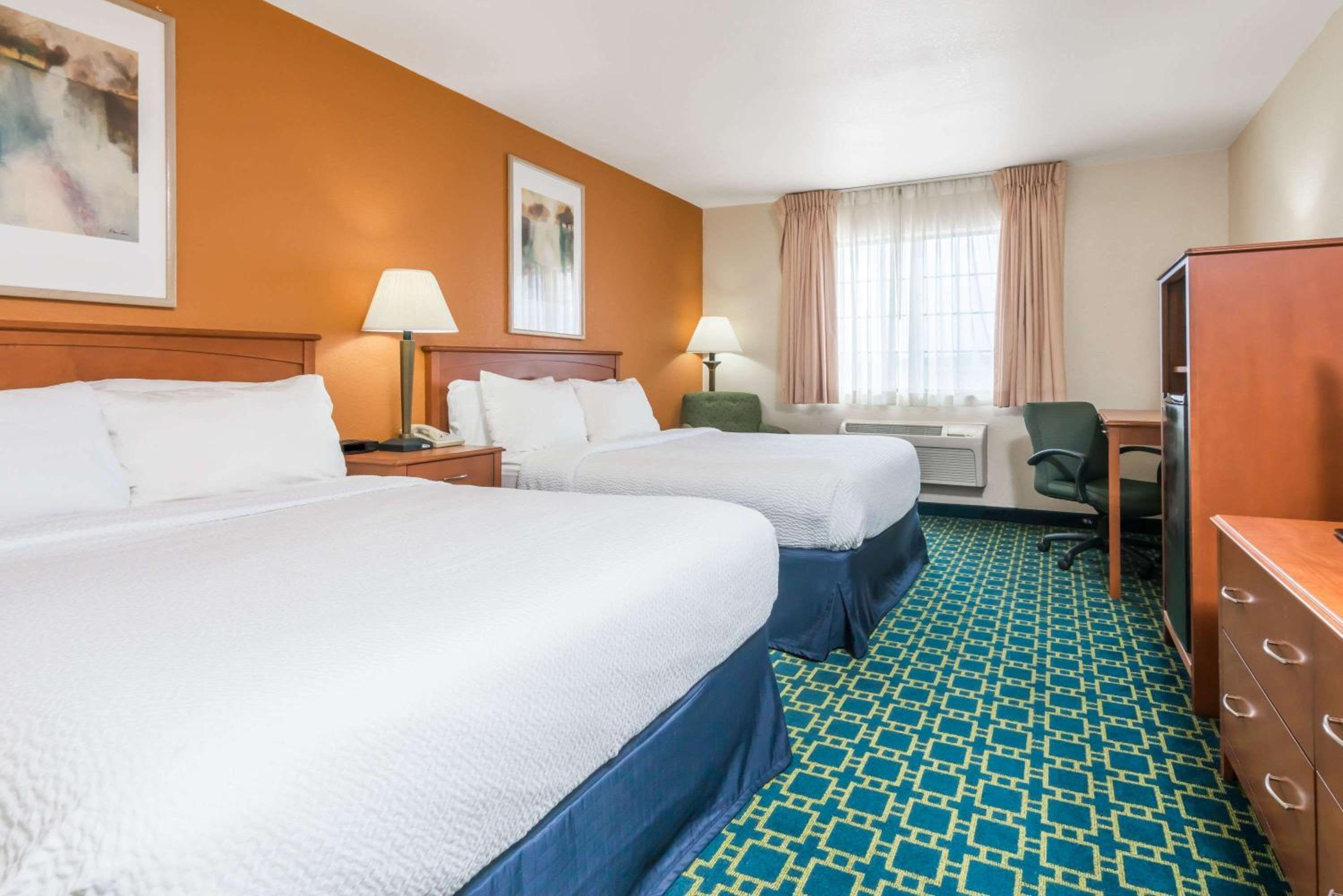 Queen Room with Two Queen Beds - Non-Smoking - Photo 1