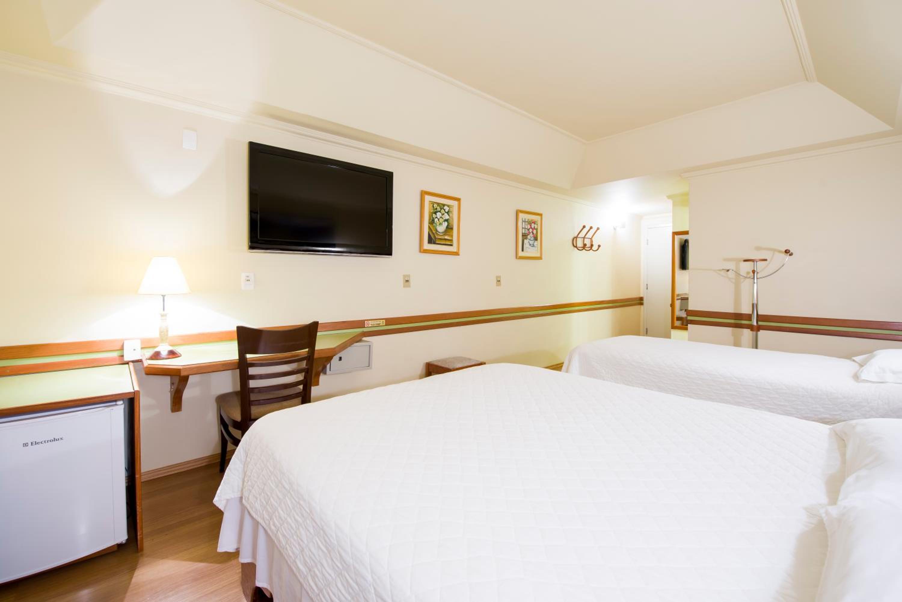 Standard Twin Room - Photo 8