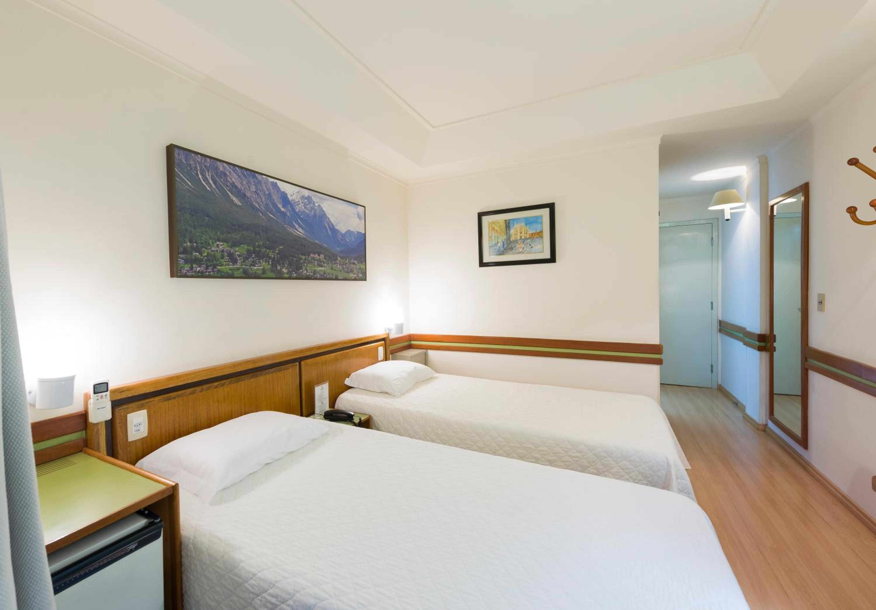 Standard Twin Room - Photo 6