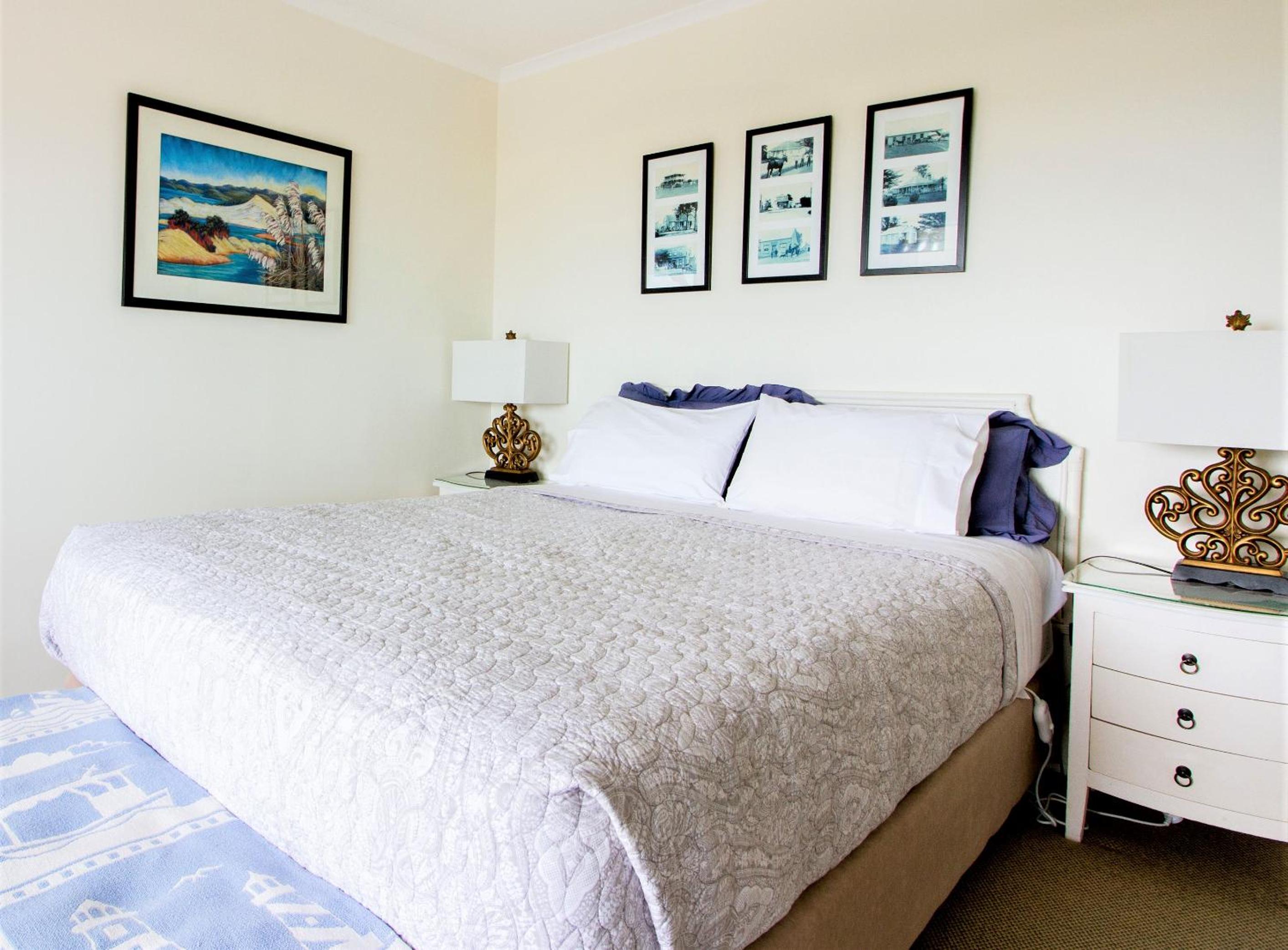 Beachcomber B&B Queen Room with Sea View photo 3