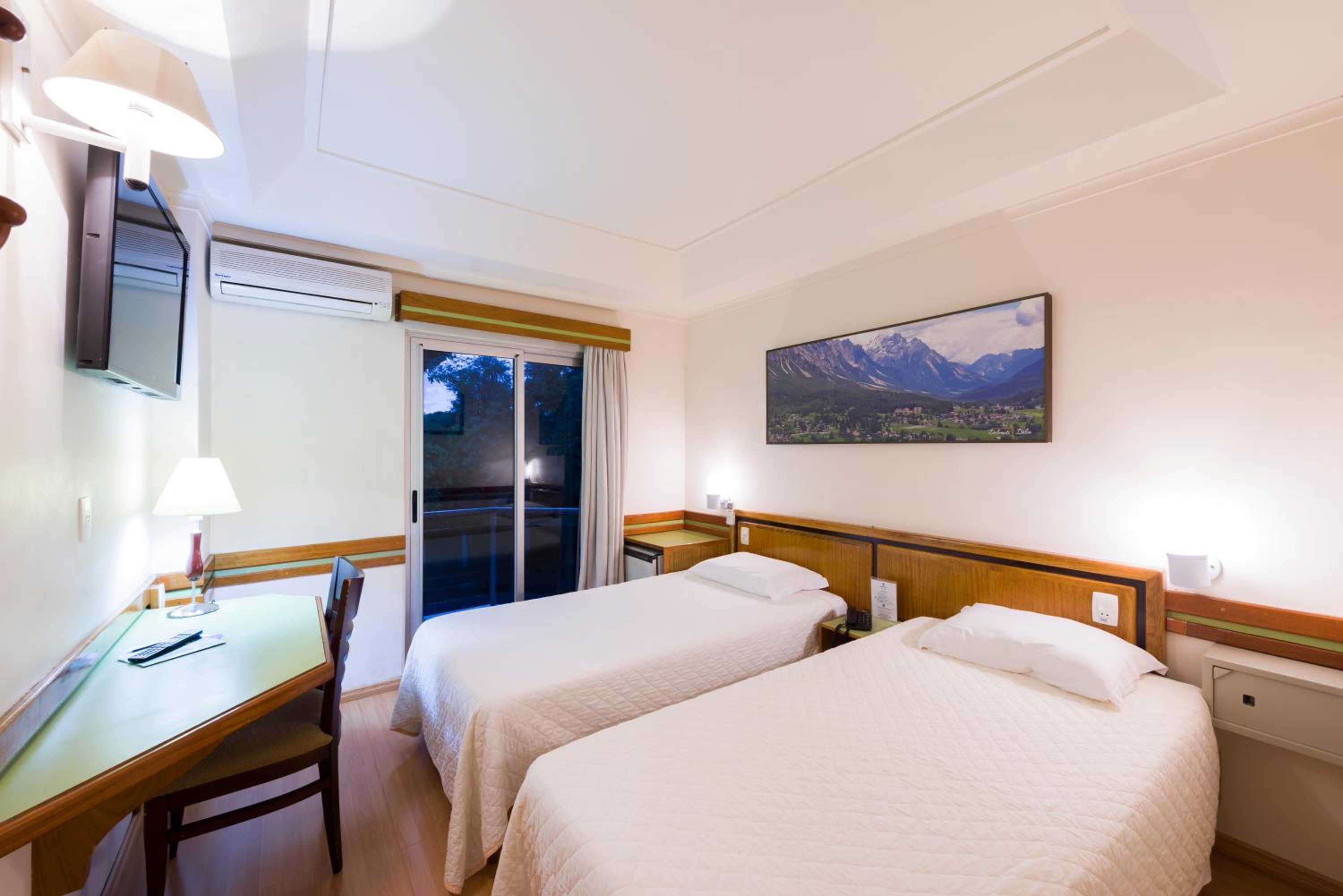 Standard Twin Room - Photo 15