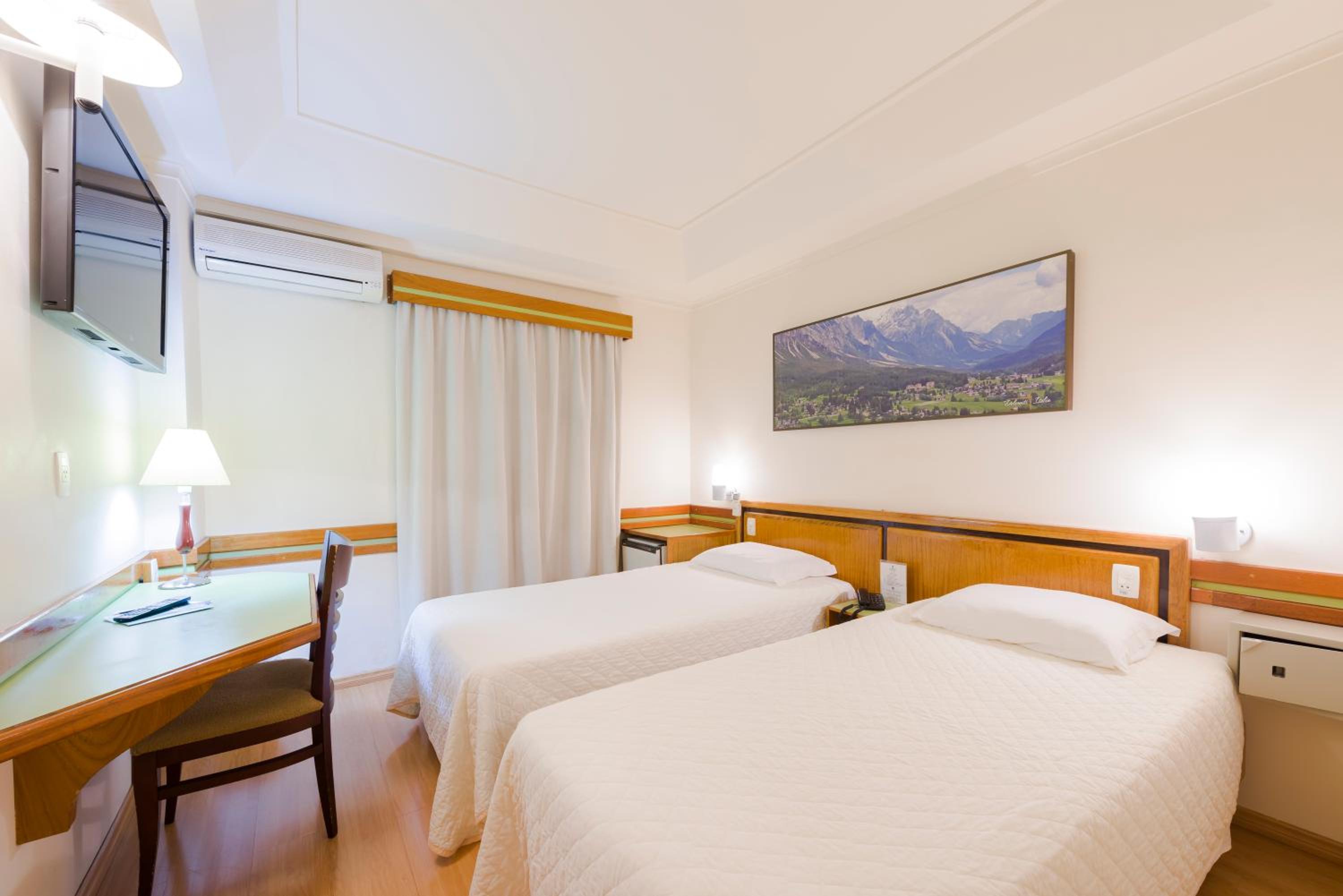 Standard Twin Room - Photo 7