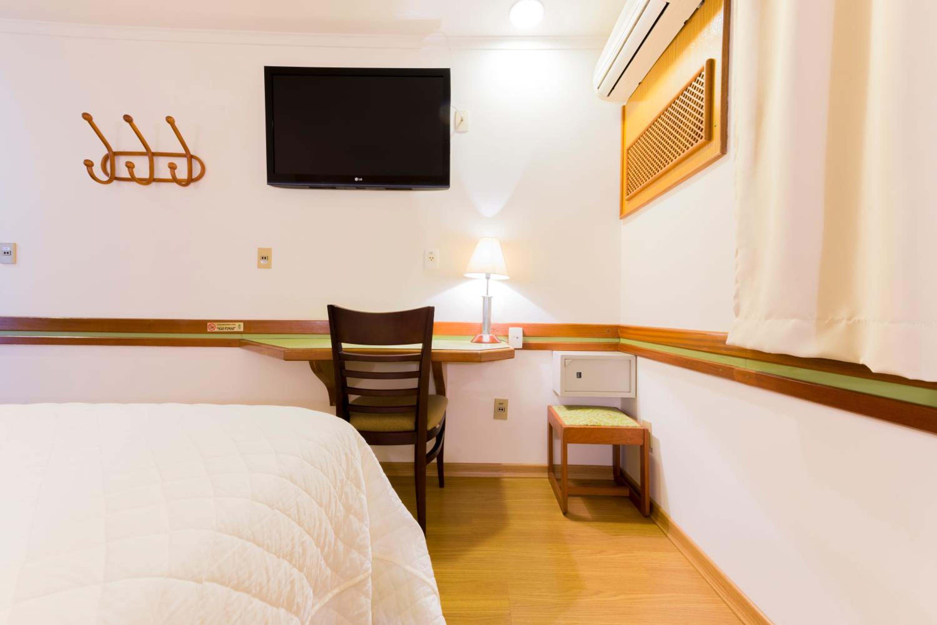 Standard Twin Room - Photo 13