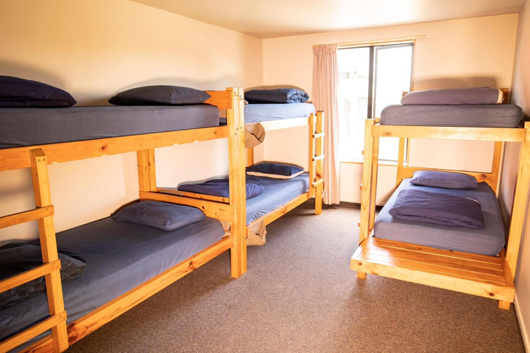 Bed in 6-Bed Mixed Dormitory Room photo 2