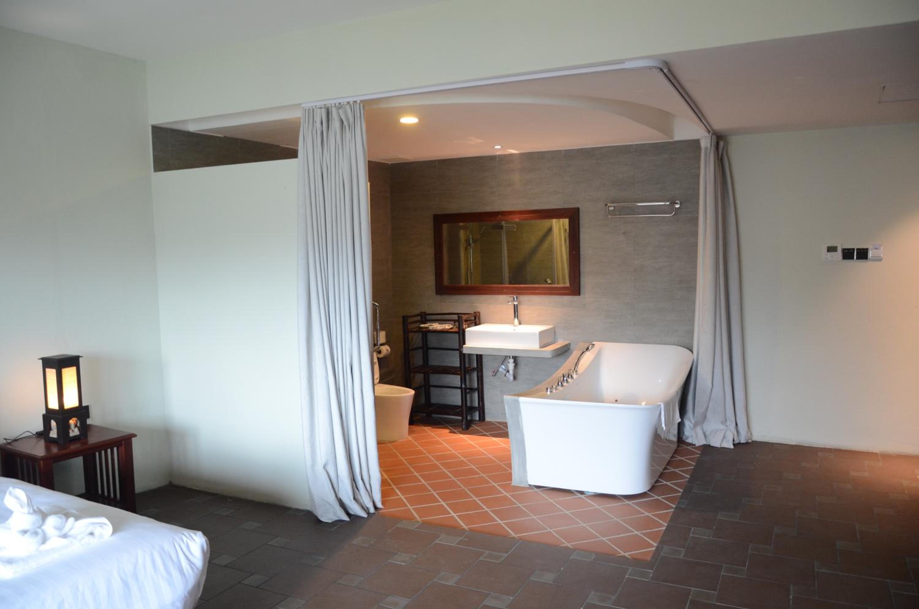 Deluxe Double Room - Photo 12