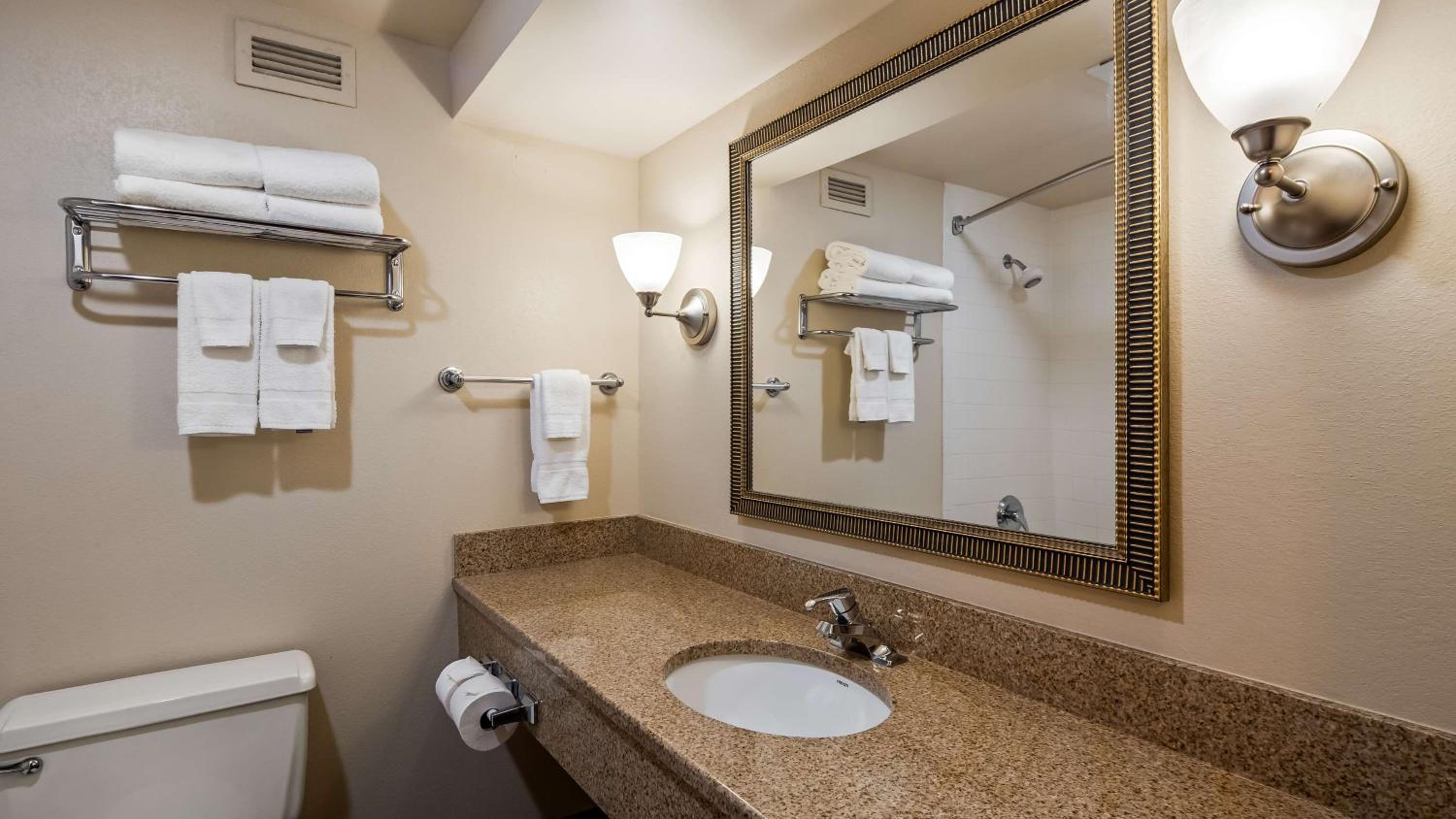 King Room - Pet Friendly/Non-Smoking - Photo 2
