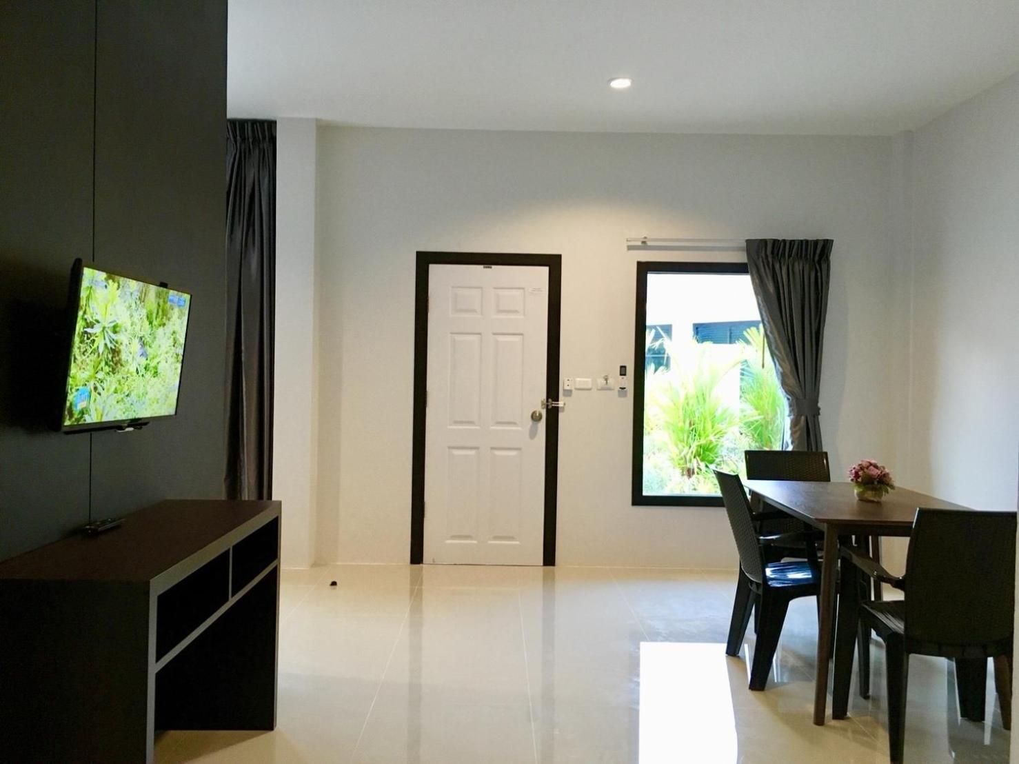 Junior Suite with Pool View photo 3