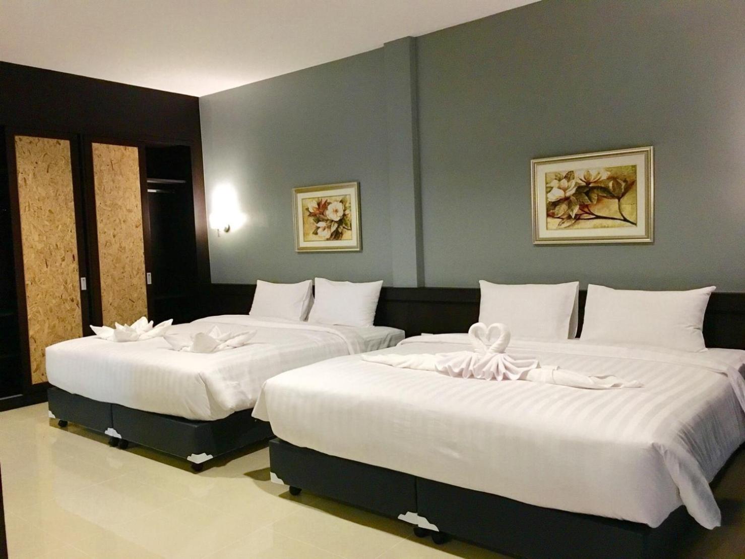 Junior Suite with Pool View photo 2